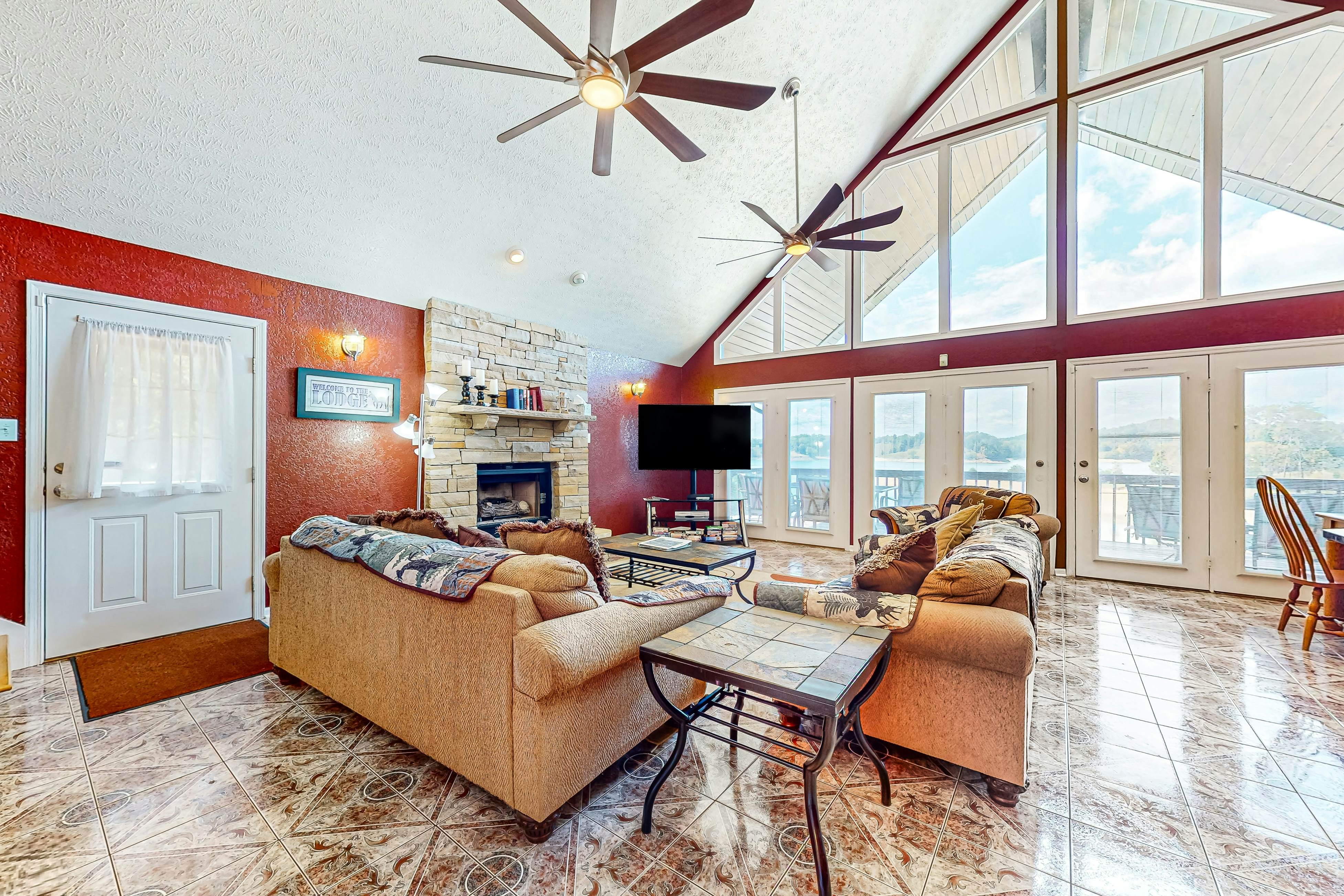 Lakefront Cabin W Views・Boat Ramp・Dock・Hot Tub