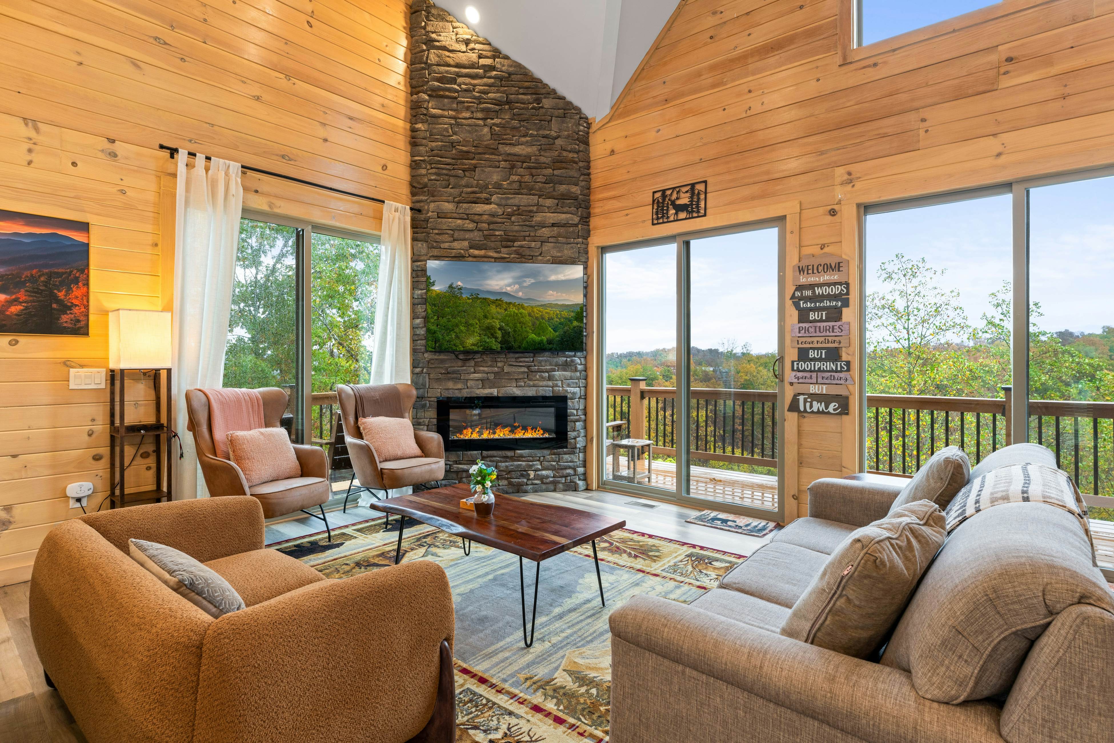 Lake View Cabin, Sleeps 10・Hot Tub・Games・Theater