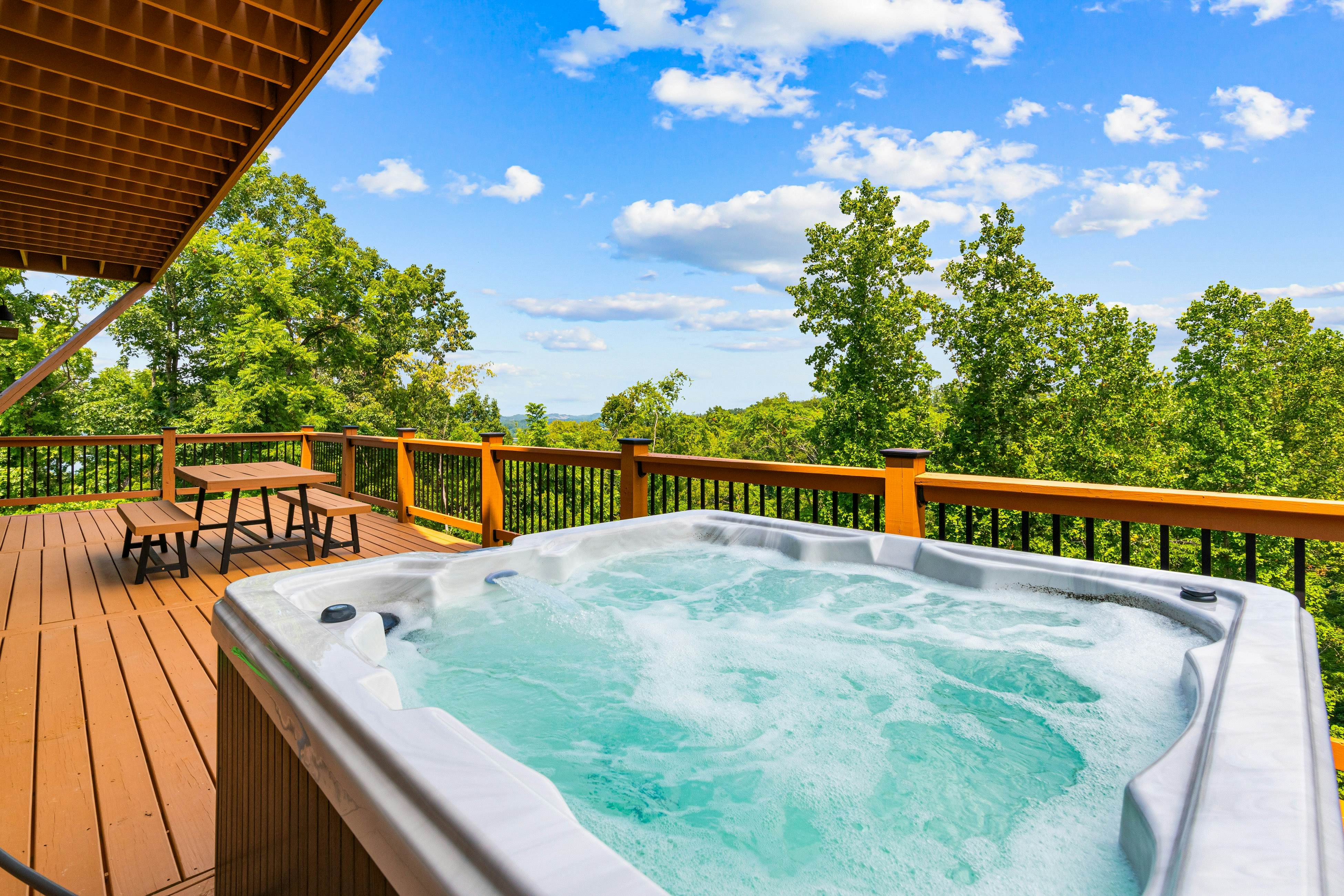 Lake View Cabin, Sleeps 10・Hot Tub・Games・Theater