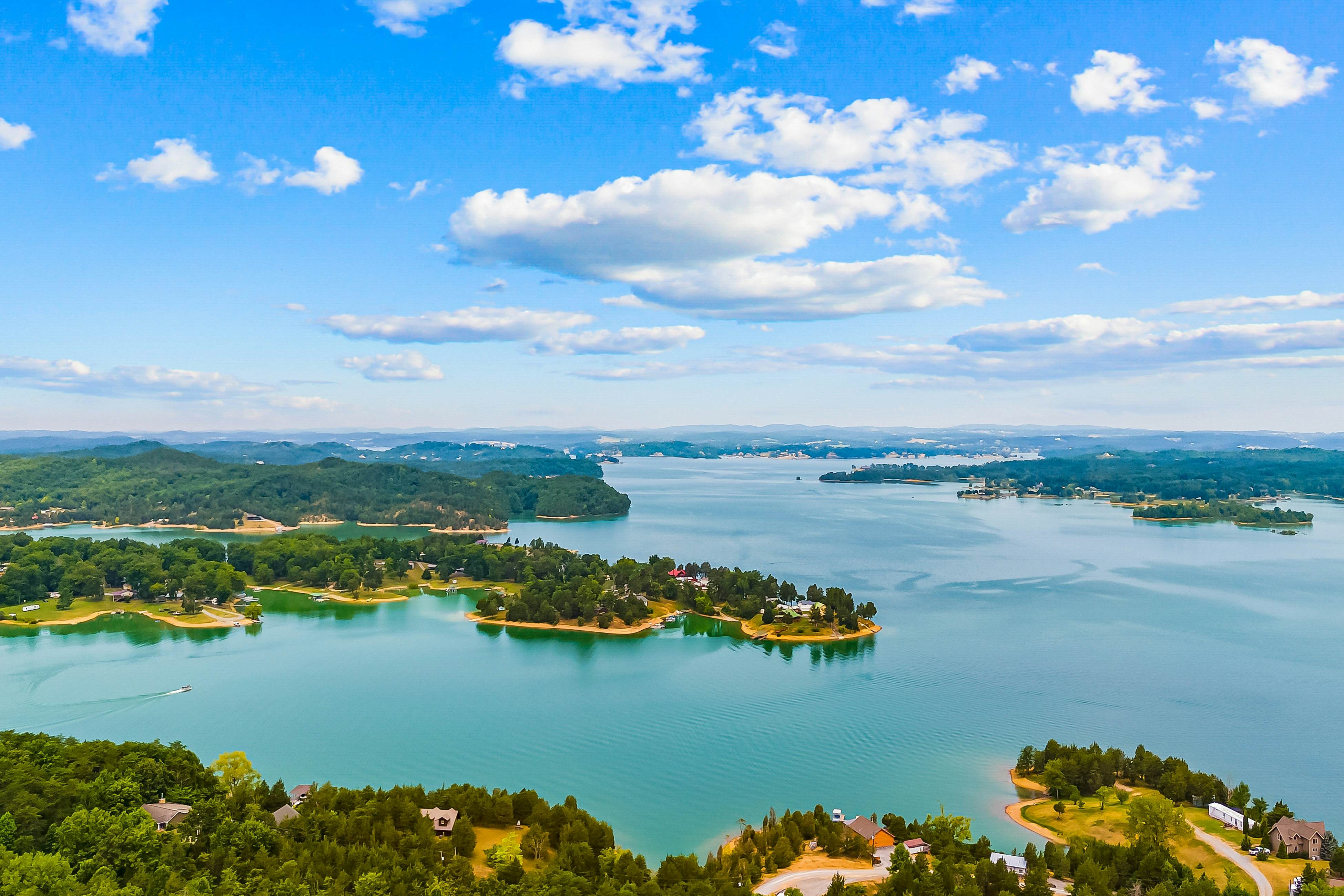 Lake View Cabin, Sleeps 10・Hot Tub・Games・Theater