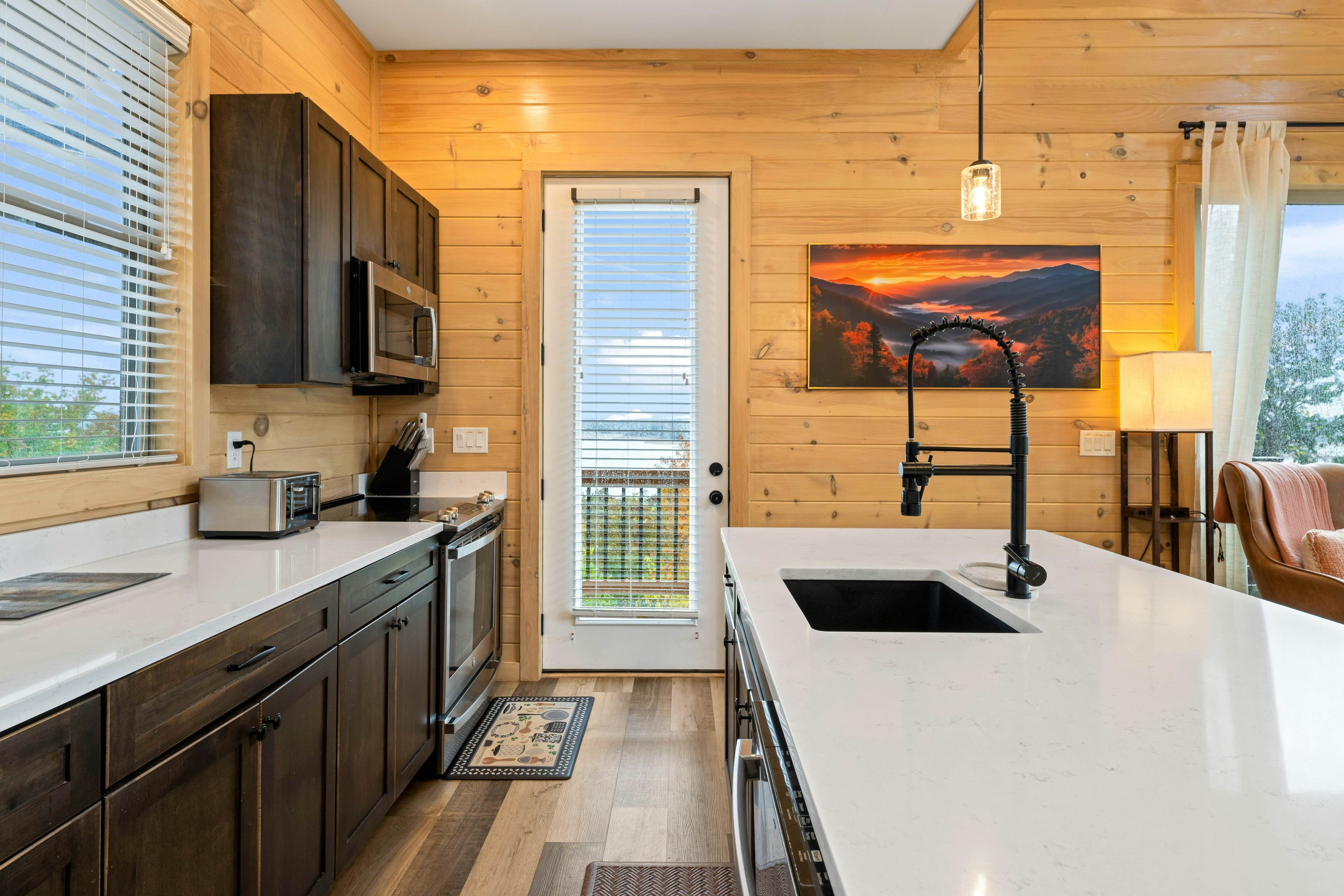 Lake View Cabin, Sleeps 10・Hot Tub・Games・Theater