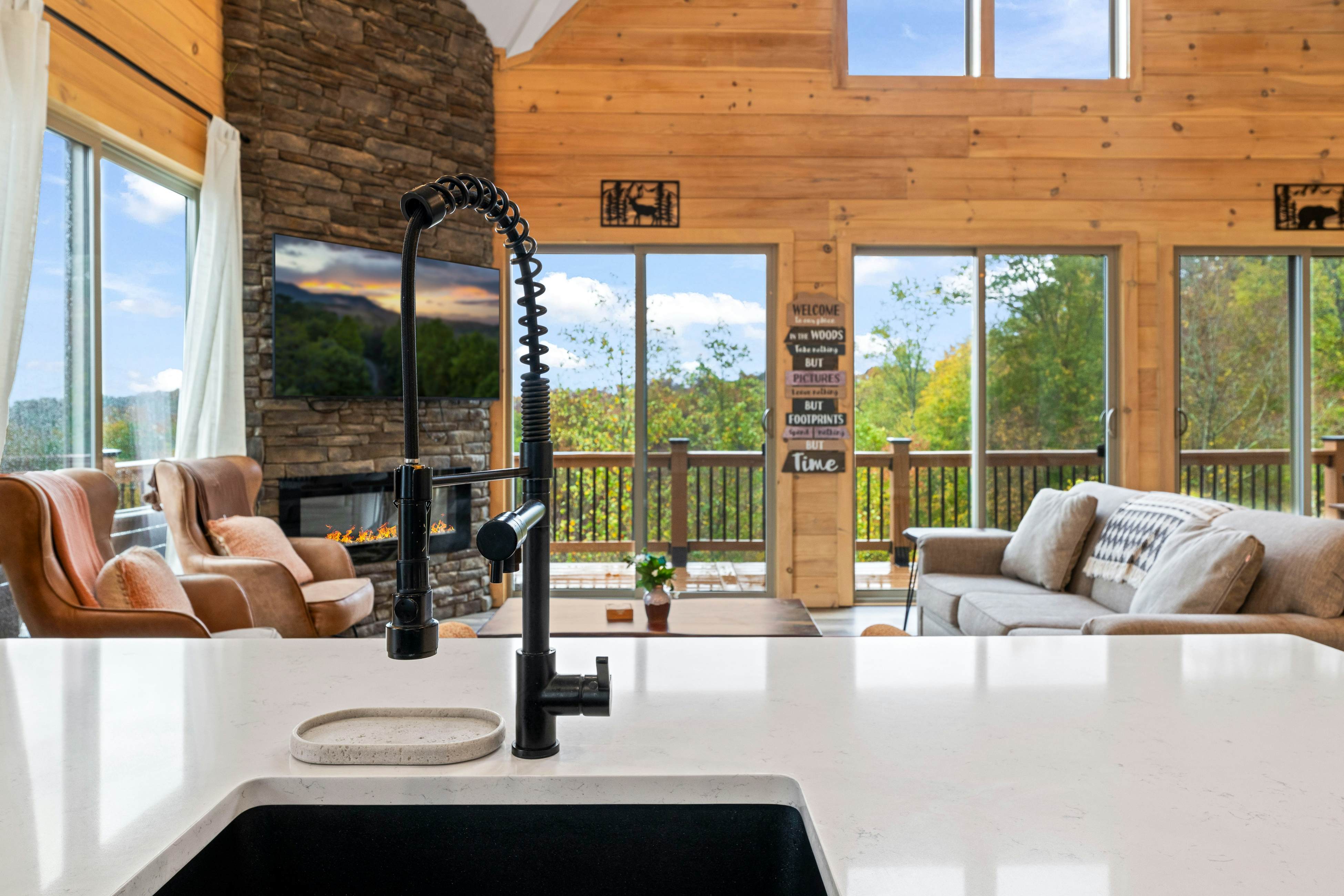 Lake View Cabin, Sleeps 10・Hot Tub・Games・Theater