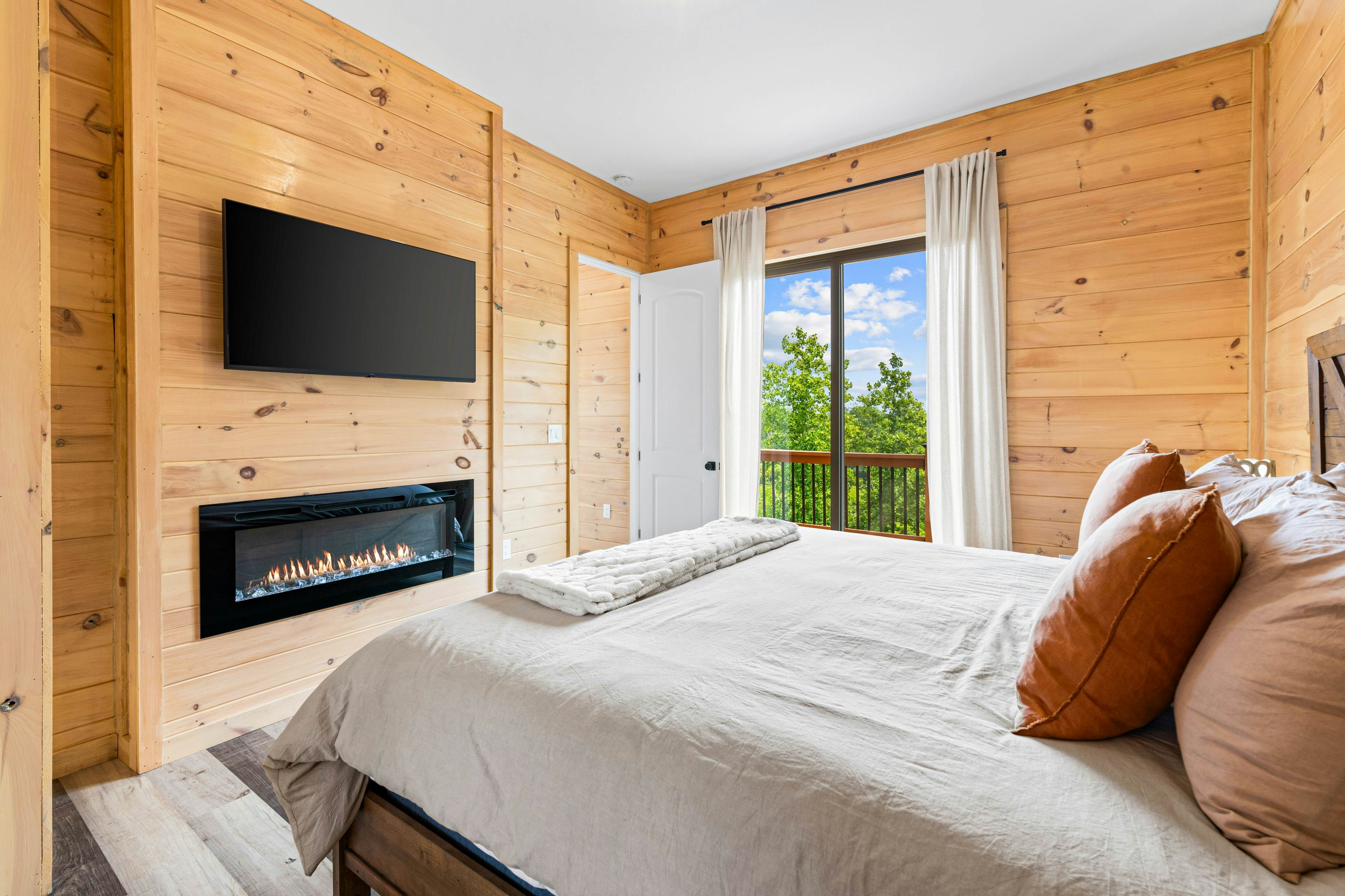 Lake View Cabin, Sleeps 10・Hot Tub・Games・Theater