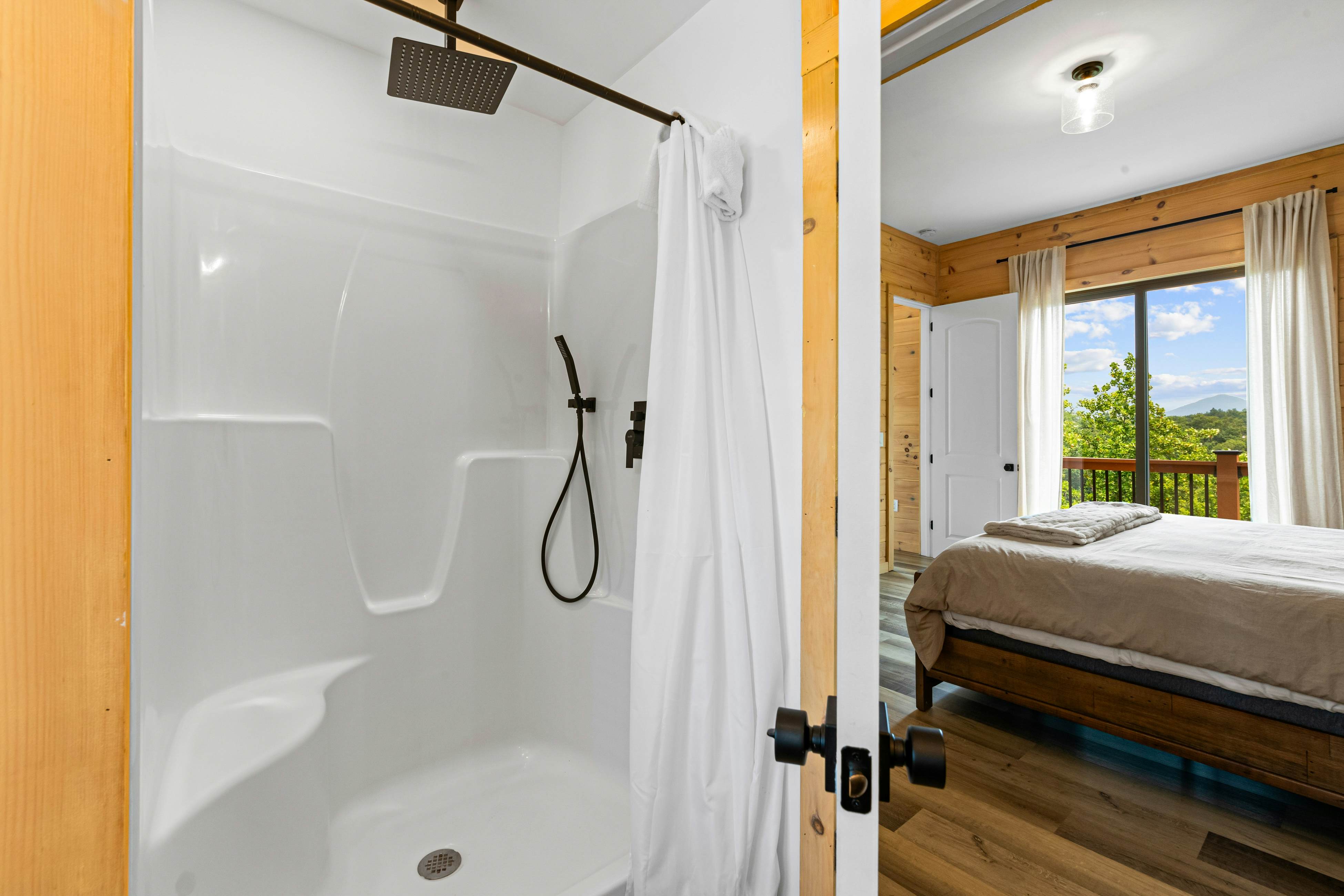 Lake View Cabin, Sleeps 10・Hot Tub・Games・Theater