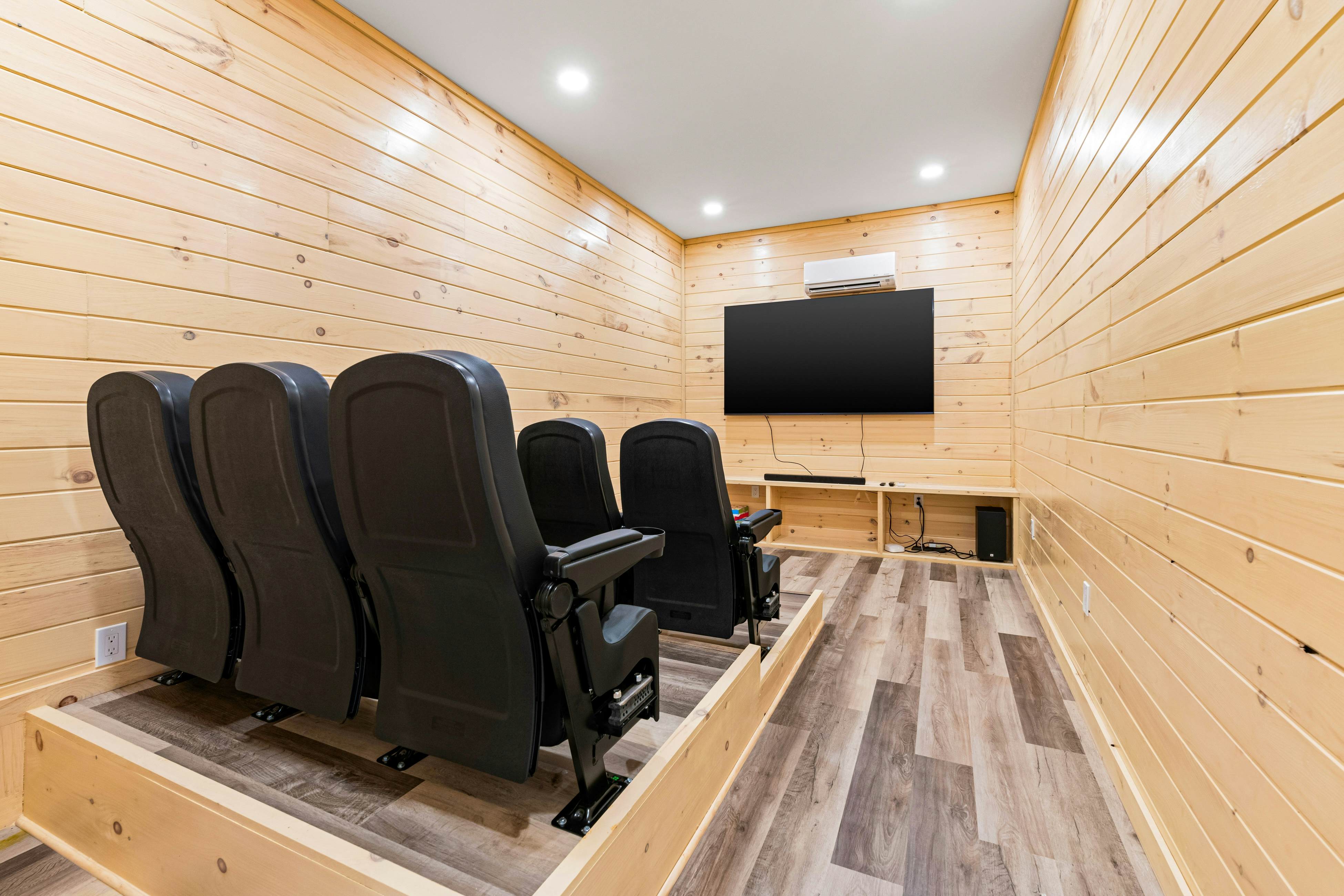 Lake View Cabin, Sleeps 10・Hot Tub・Games・Theater