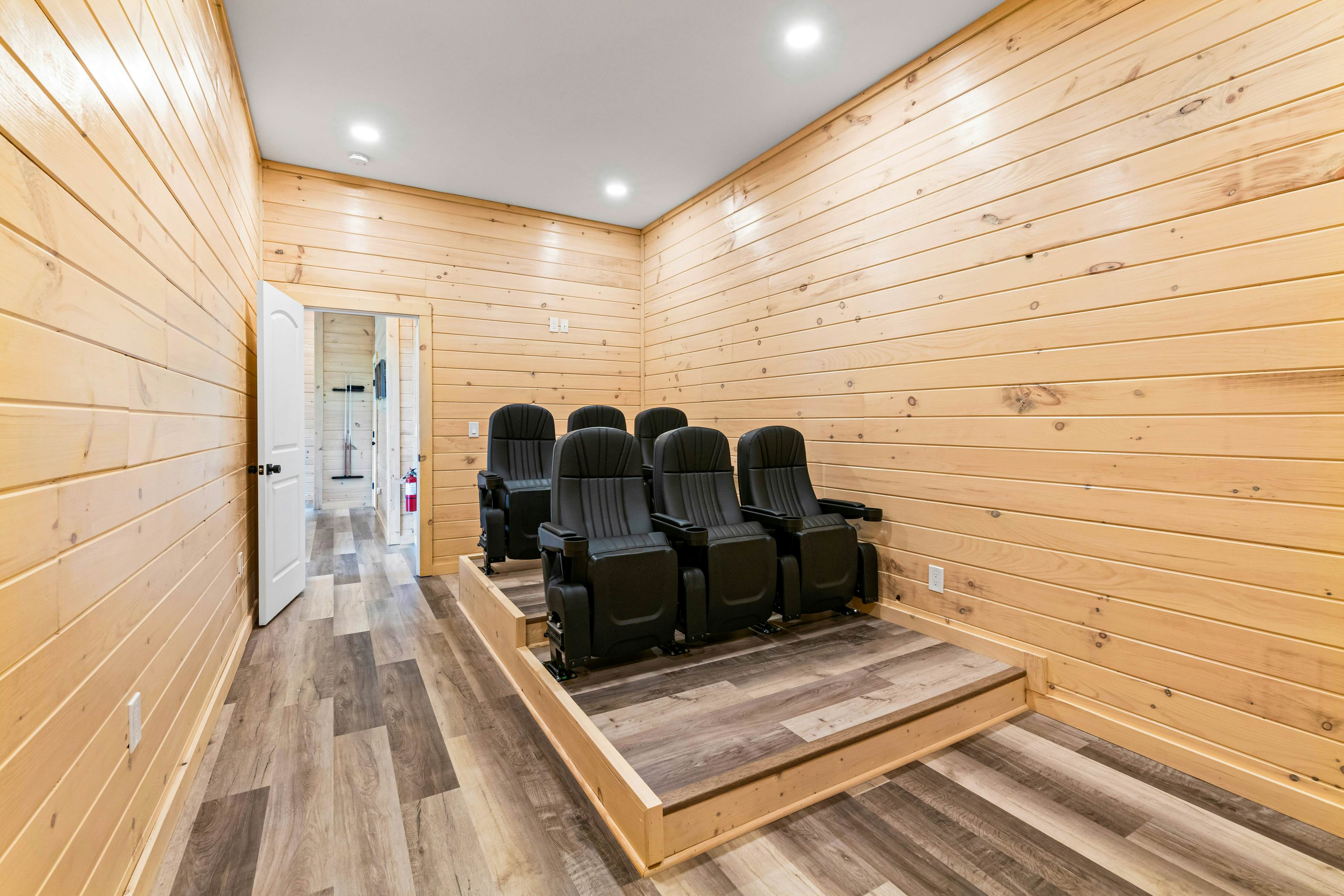 Lake View Cabin, Sleeps 10・Hot Tub・Games・Theater