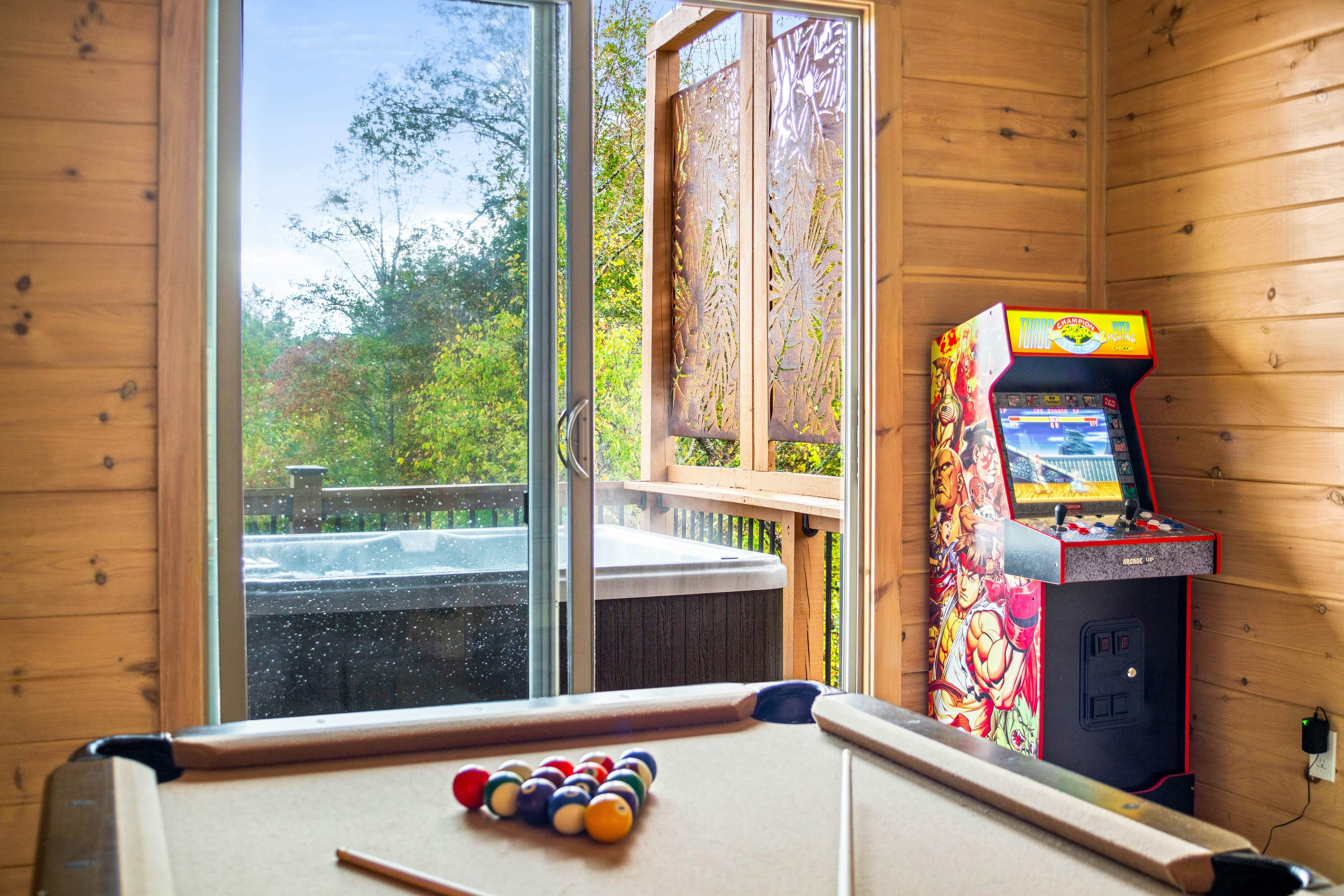 Lake View Cabin, Sleeps 10・Hot Tub・Games・Theater