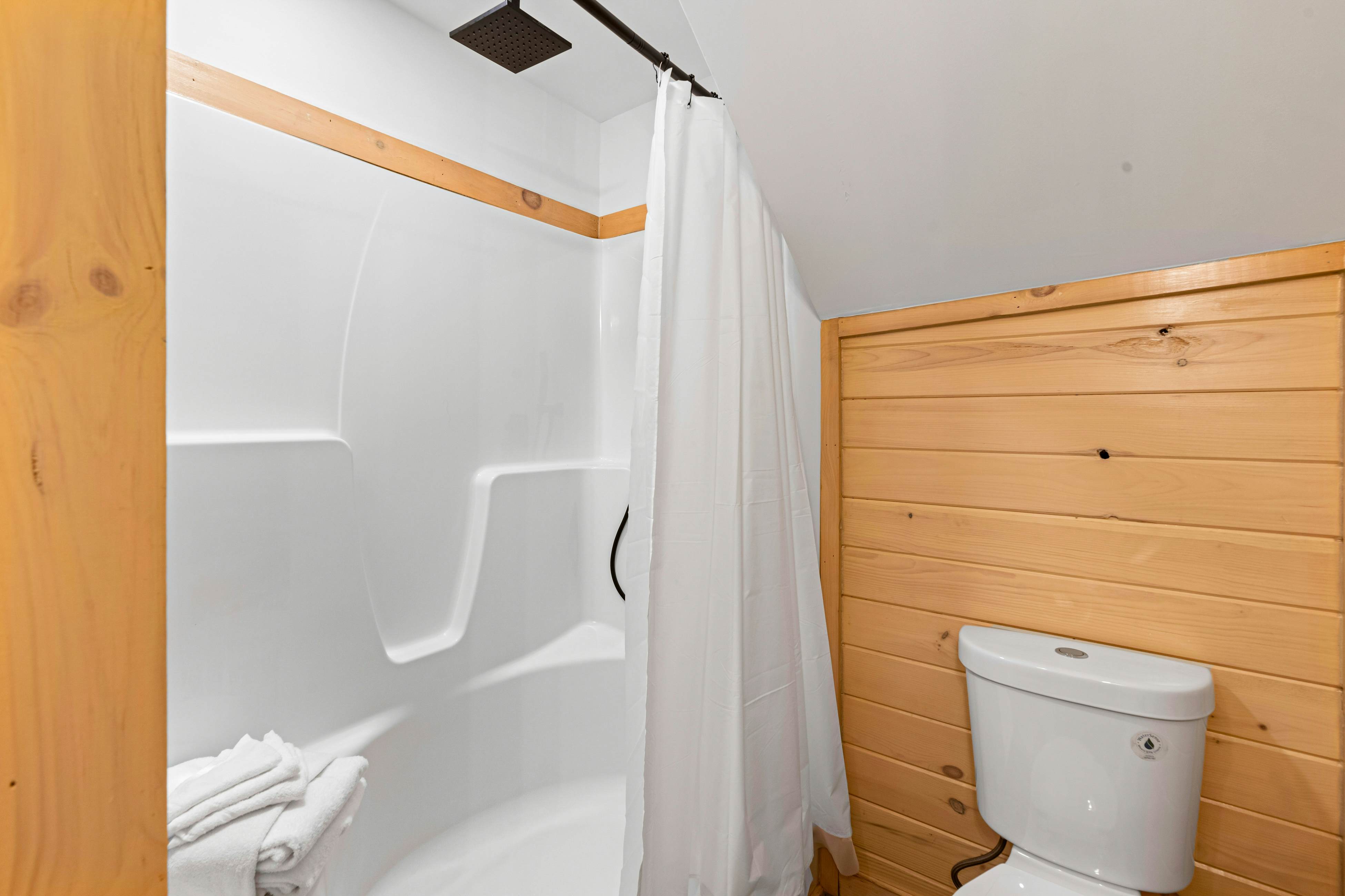 Lake View Cabin, Sleeps 10・Hot Tub・Games・Theater