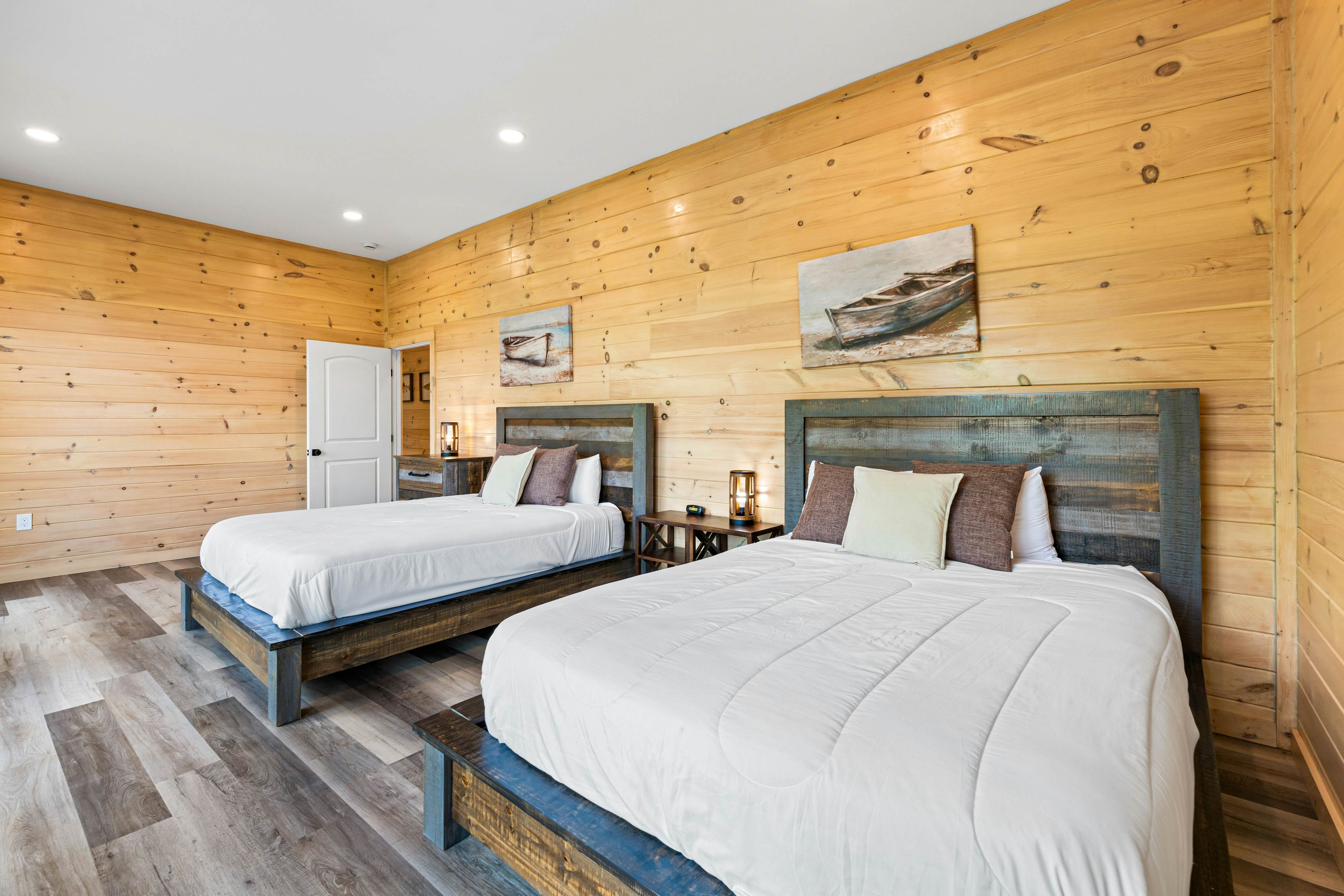 Lake View Cabin, Sleeps 10・Hot Tub・Games・Theater