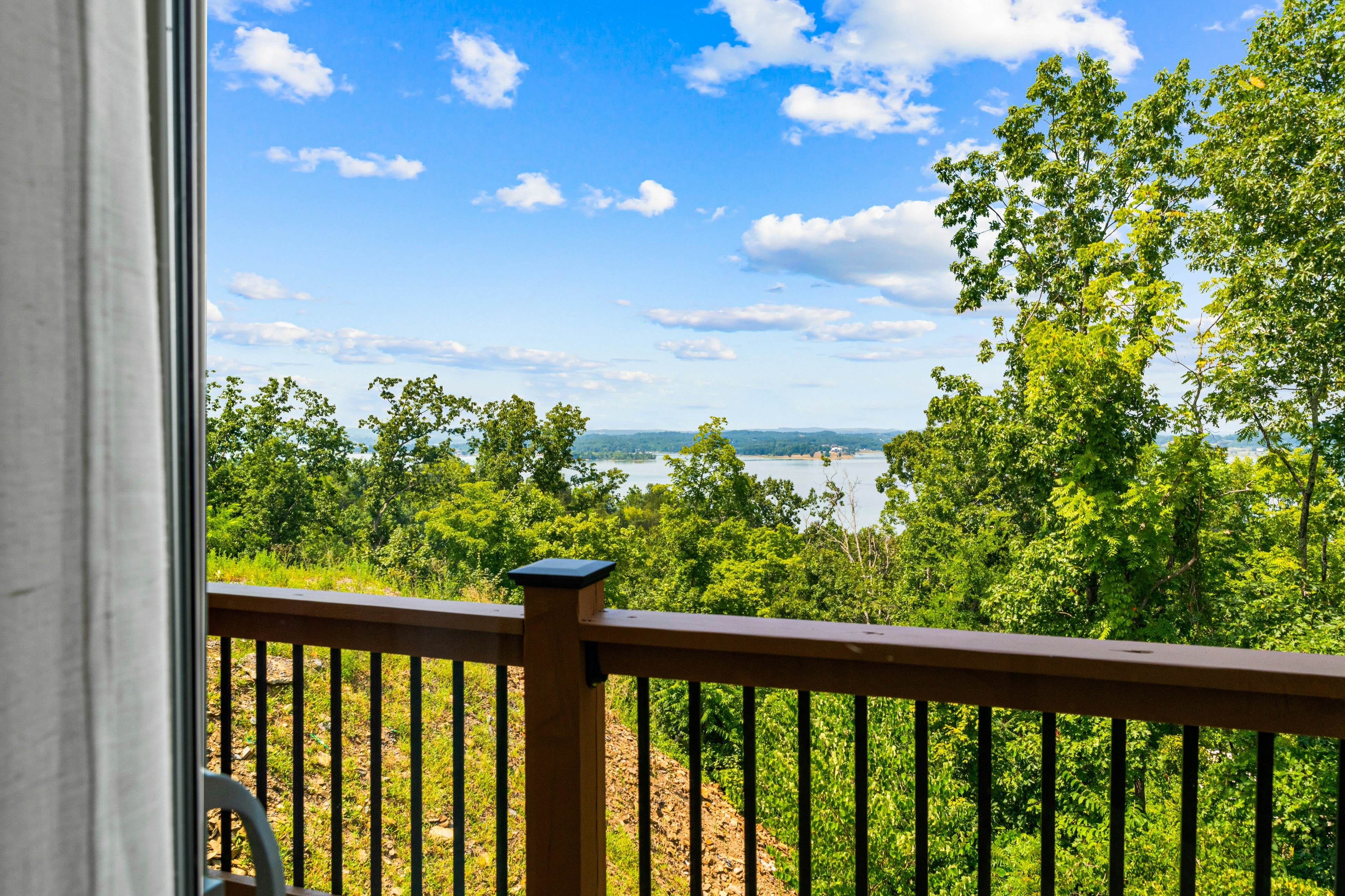 Lake View Cabin, Sleeps 10・Hot Tub・Games・Theater