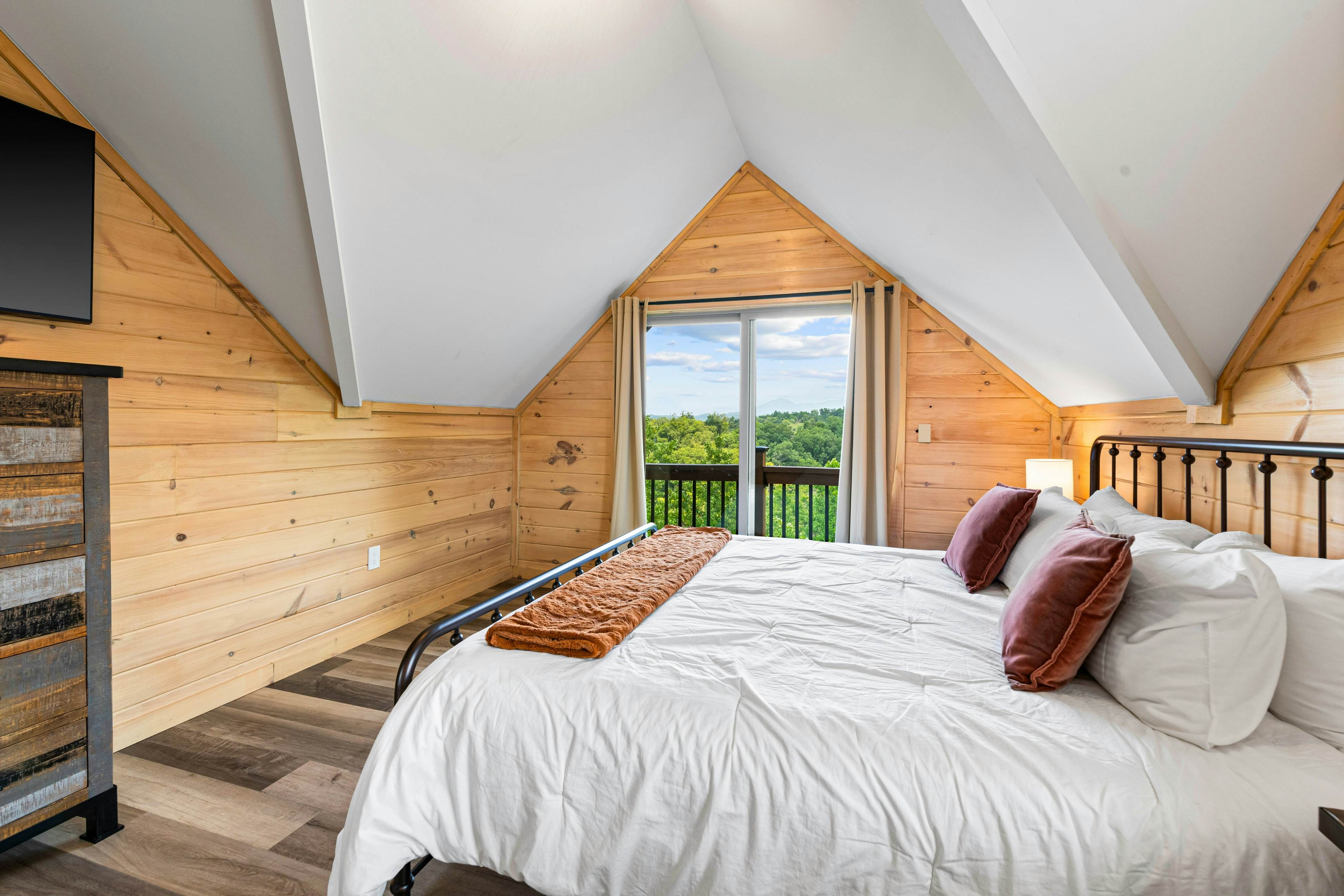 Lake View Cabin, Sleeps 10・Hot Tub・Games・Theater