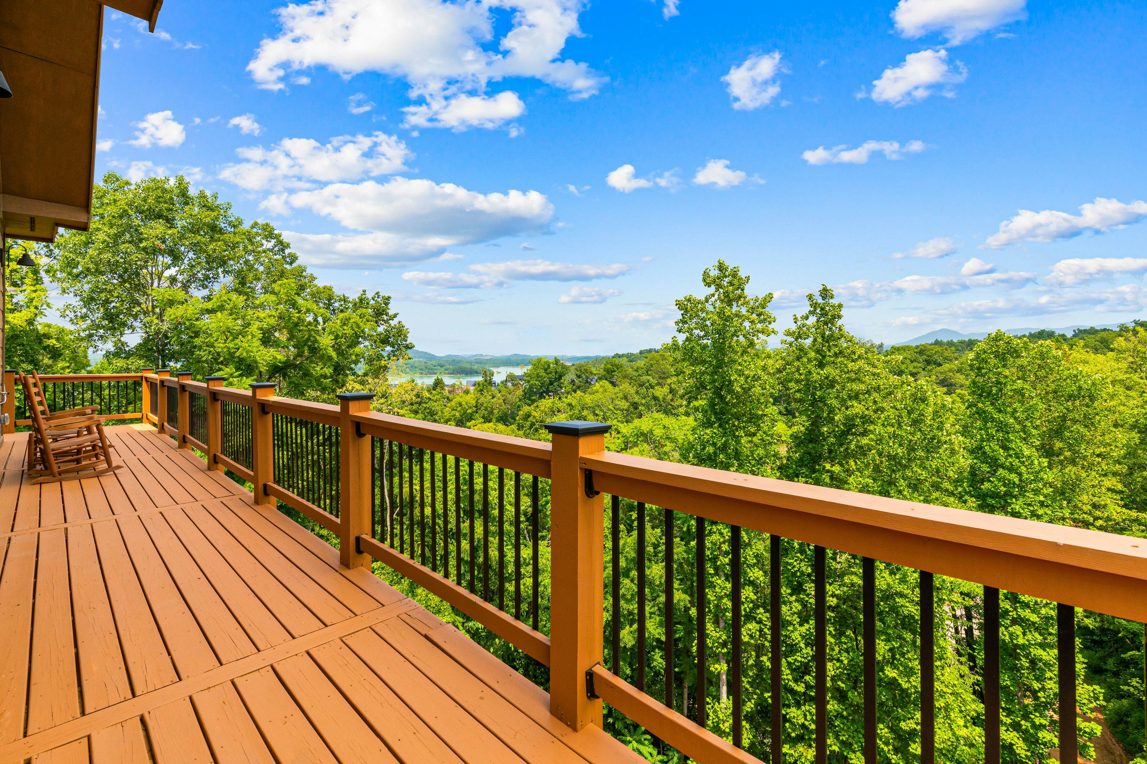 Lake View Cabin, Sleeps 10・Hot Tub・Games・Theater