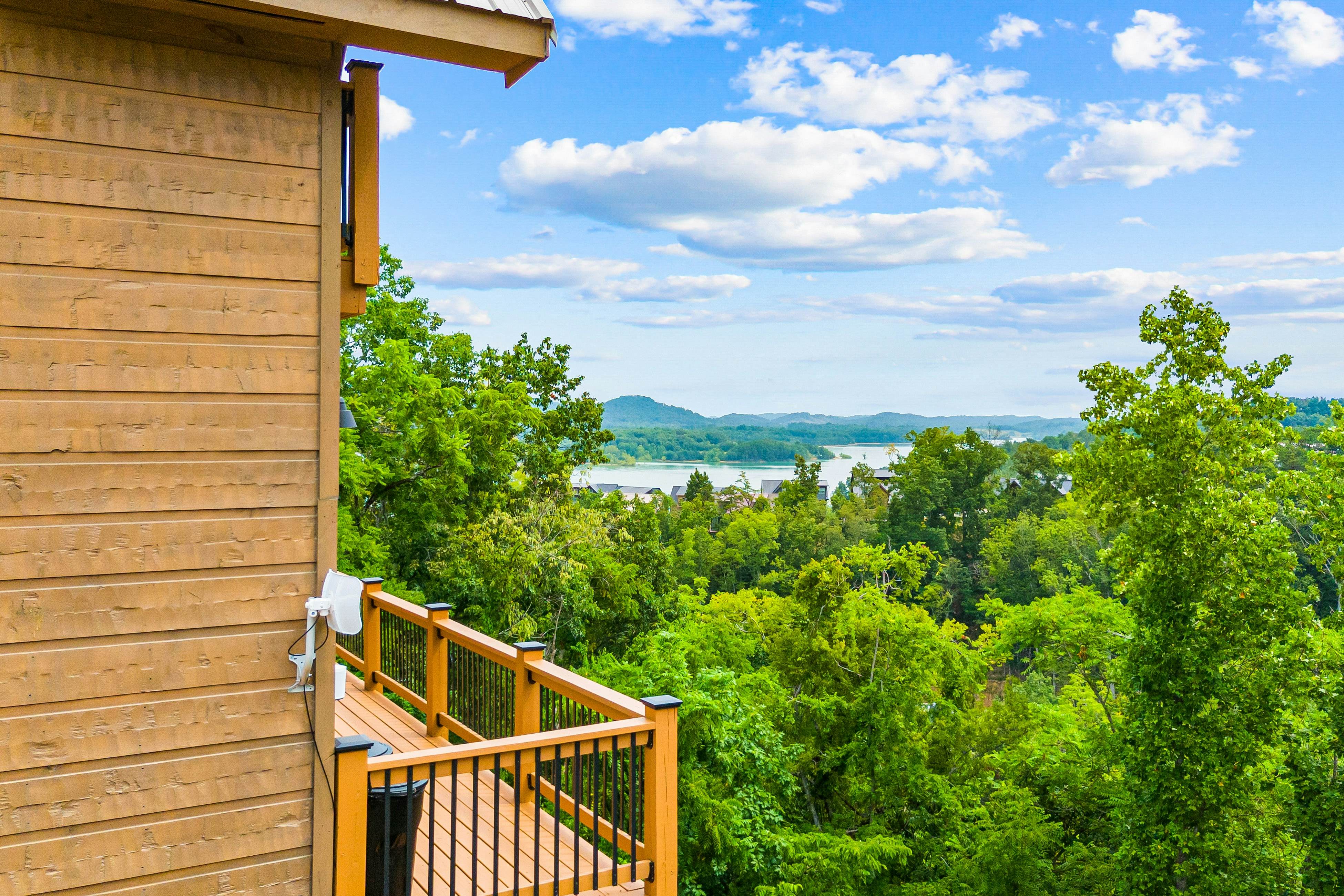 Lake View Cabin, Sleeps 10・Hot Tub・Games・Theater