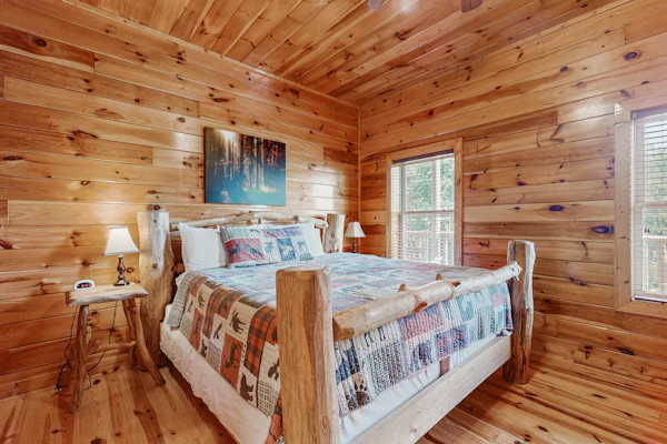 Homey Cabin, Sleeps 14, Hot Tub, Views, Near Golf Ski