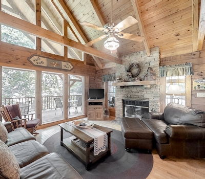 Cozy Custom Cabin, Sleeps 9・Private Pond・Hot Tub