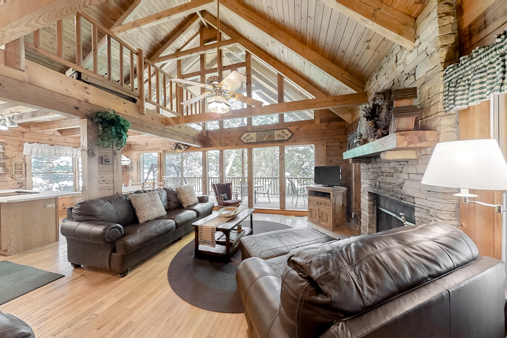 Serene Townsend Cabin Retreat・Private Pond・Hot Tub