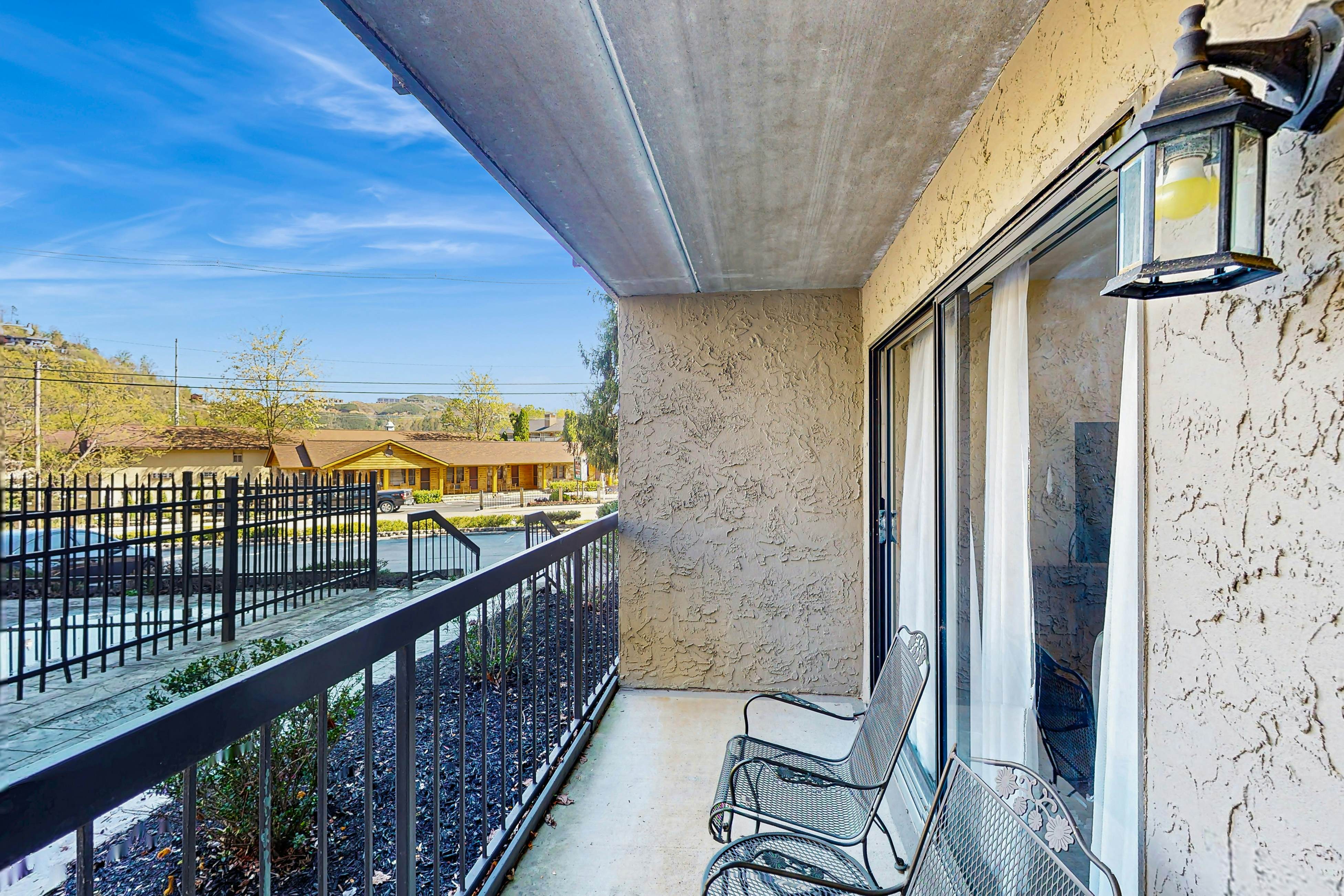 Cozy & Homey Condo W Furnished Balcony, Sleeps 4