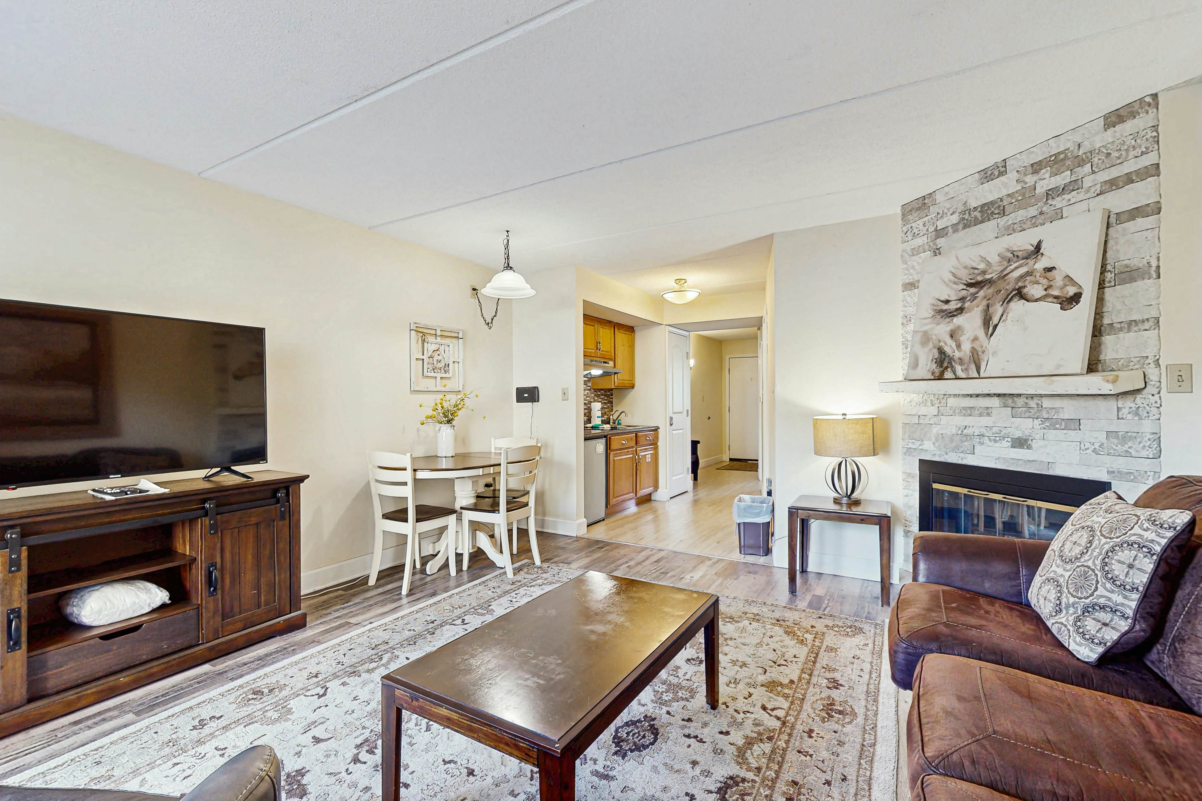 Cozy & Homey Condo W Furnished Balcony, Sleeps 4