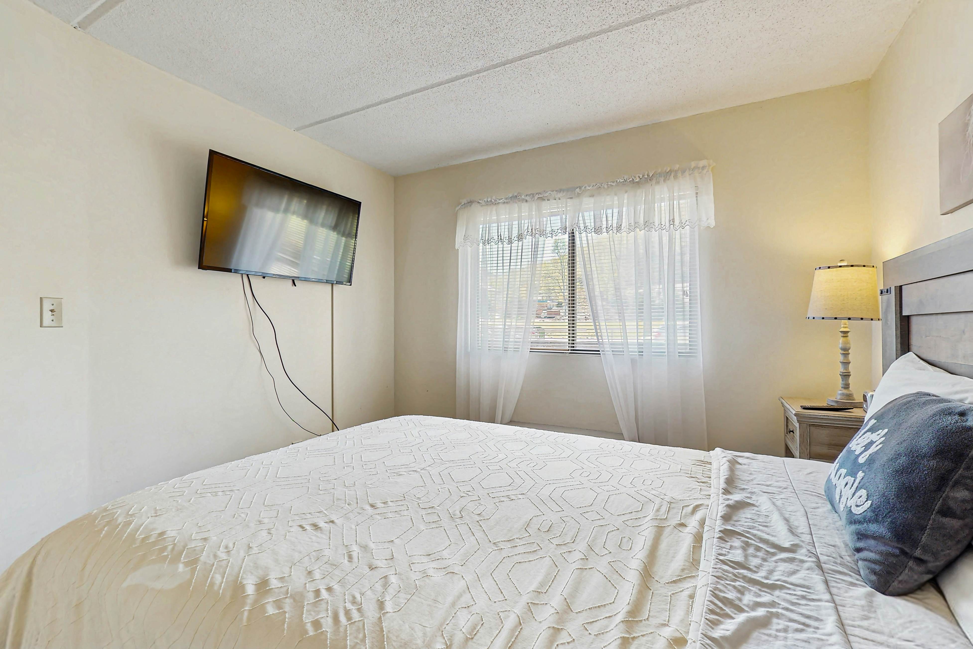 Cozy & Homey Condo W Furnished Balcony, Sleeps 4