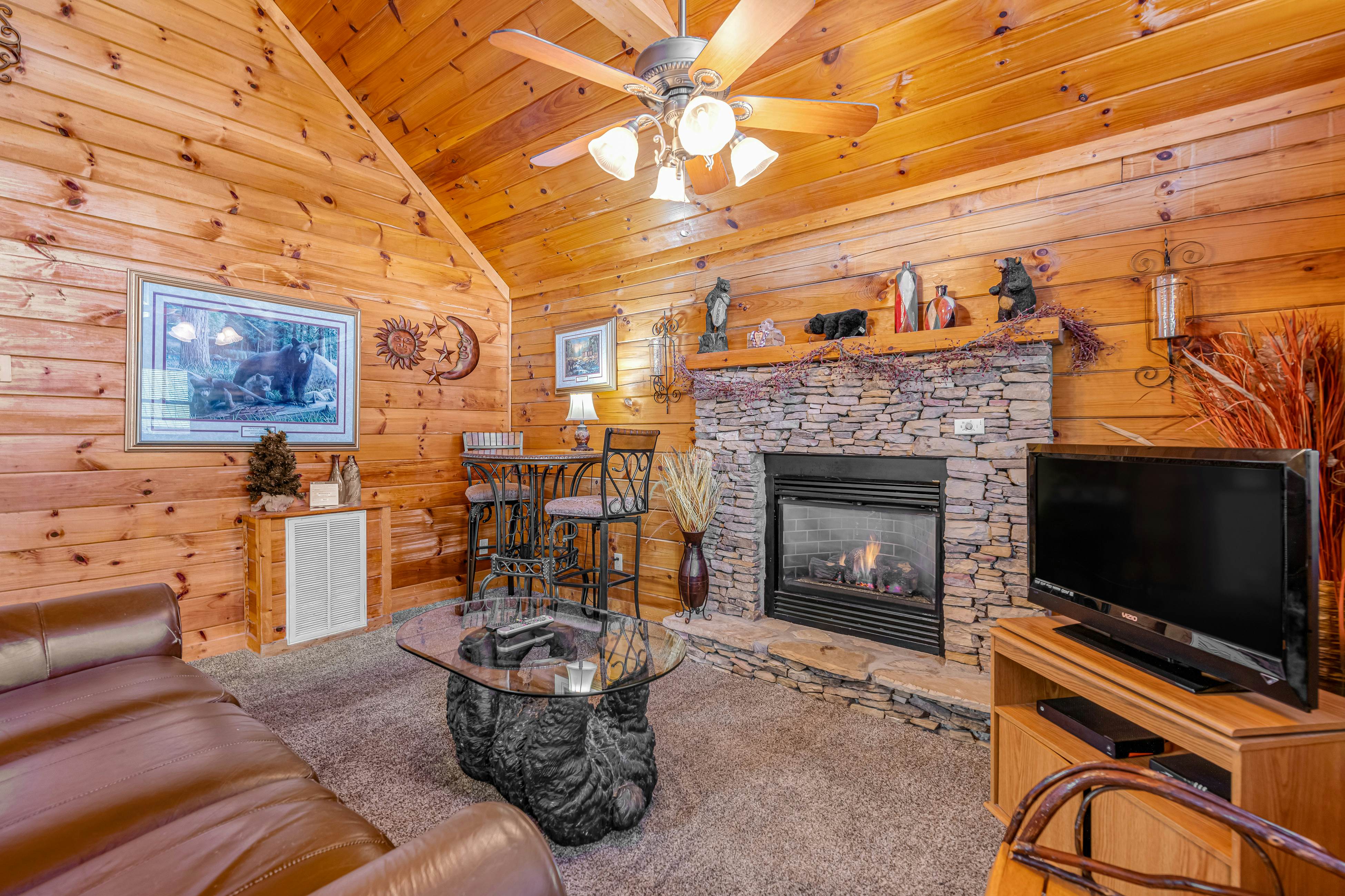 Dog-Friendly Cabin w/ Free Attraction Tickets & Hot Tub, Near National Park