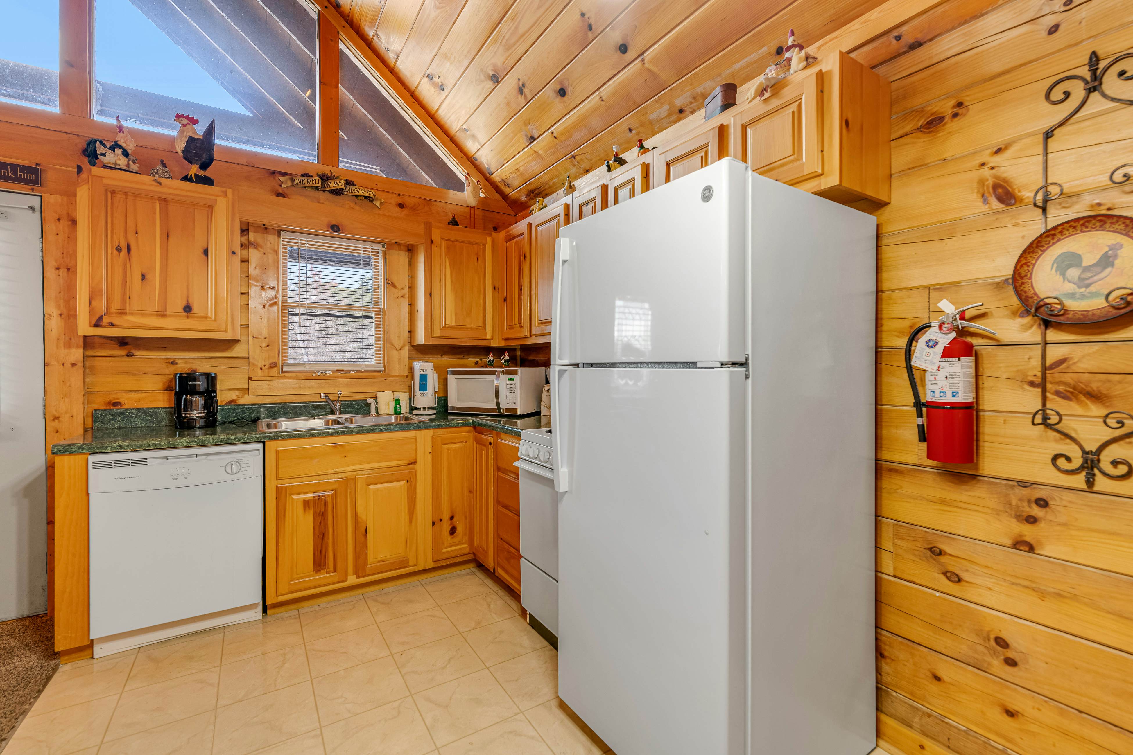 Dog-Friendly Cabin w/ Free Attraction Tickets & Hot Tub, Near National Park