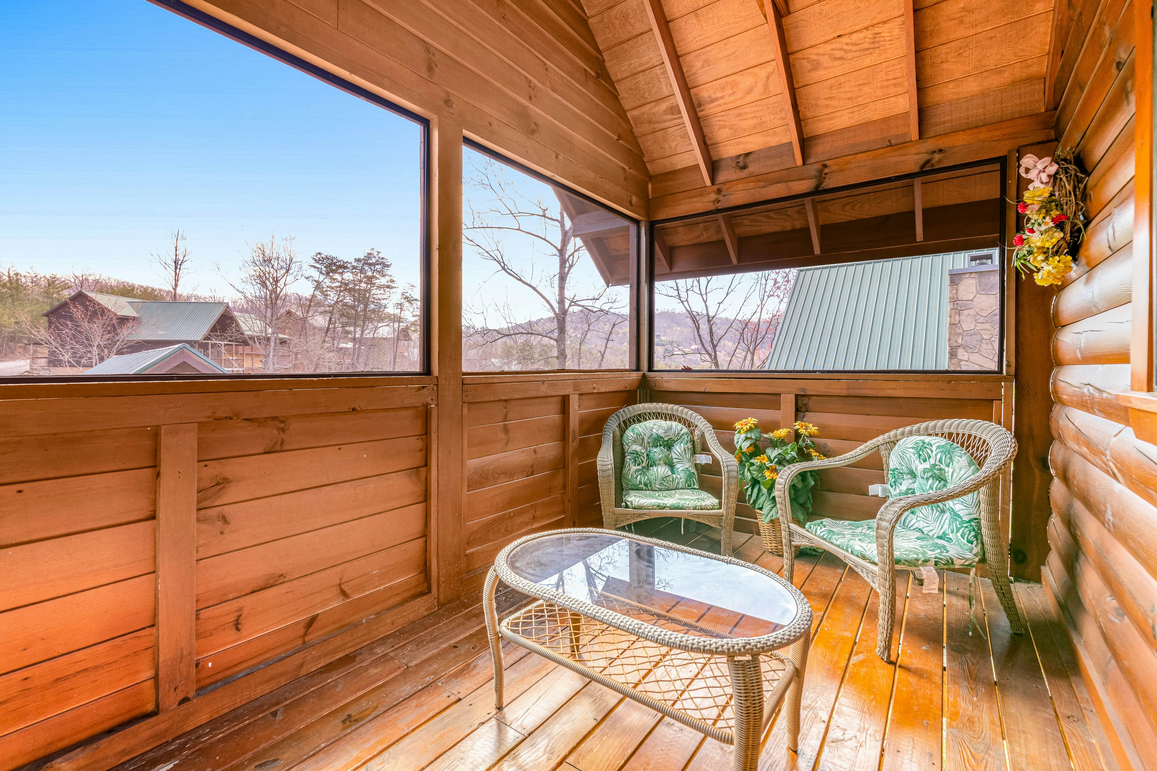 Dog-Friendly Cabin w/ Free Attraction Tickets & Hot Tub, Near National Park