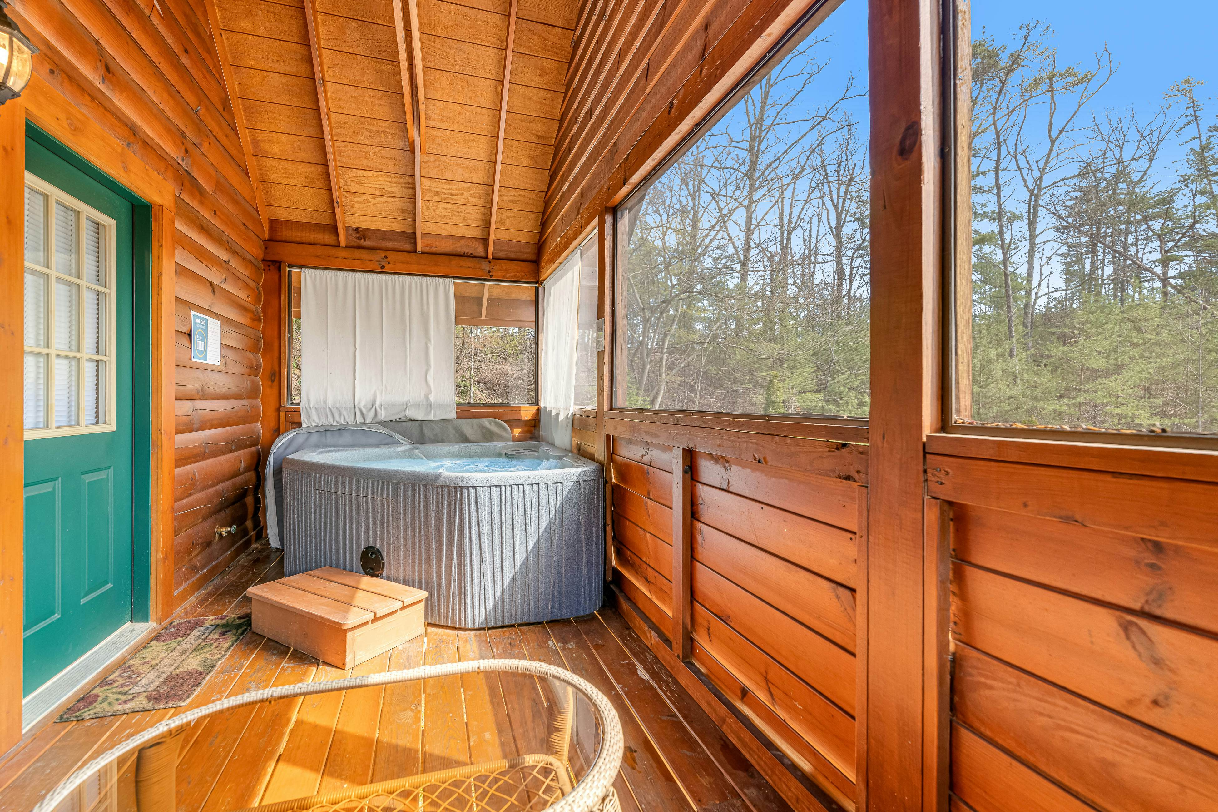 Dog-Friendly Cabin w/ Free Attraction Tickets & Hot Tub, Near National Park