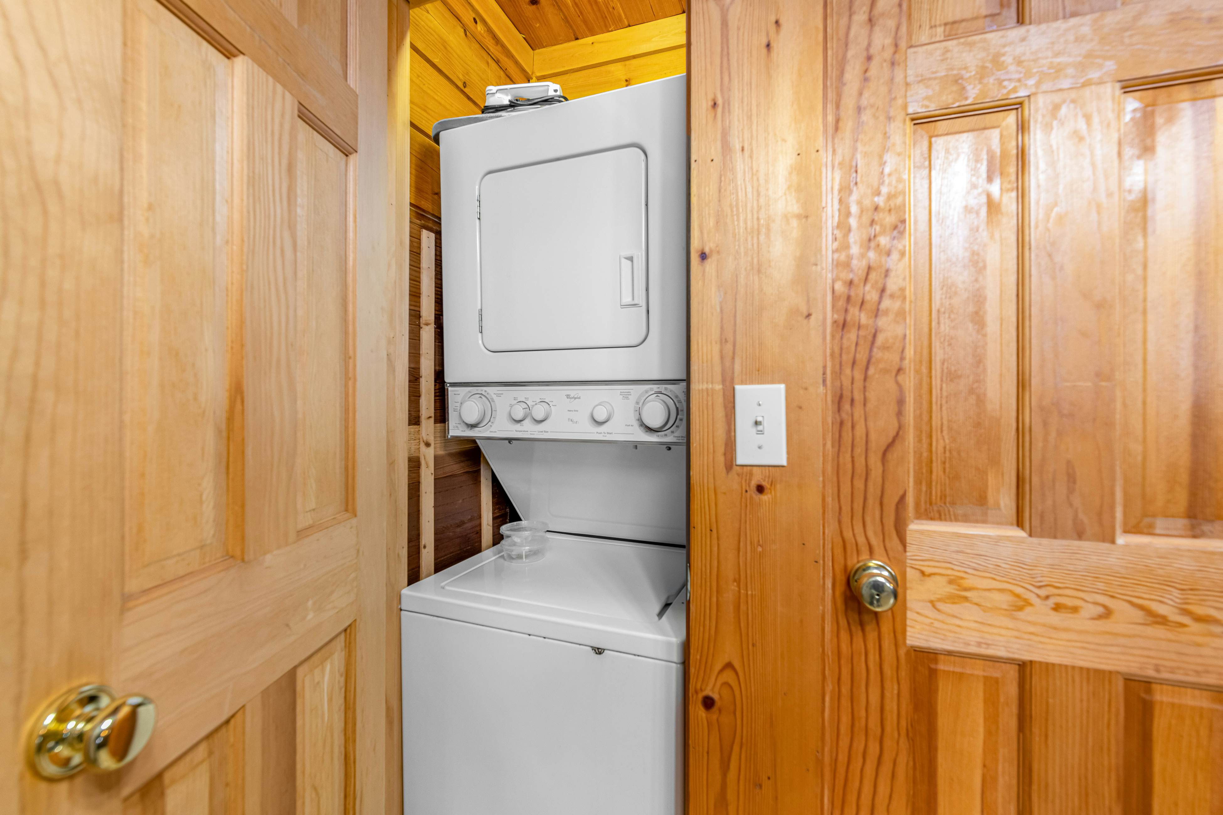 Dog-Friendly Cabin w/ Free Attraction Tickets & Hot Tub, Near National Park