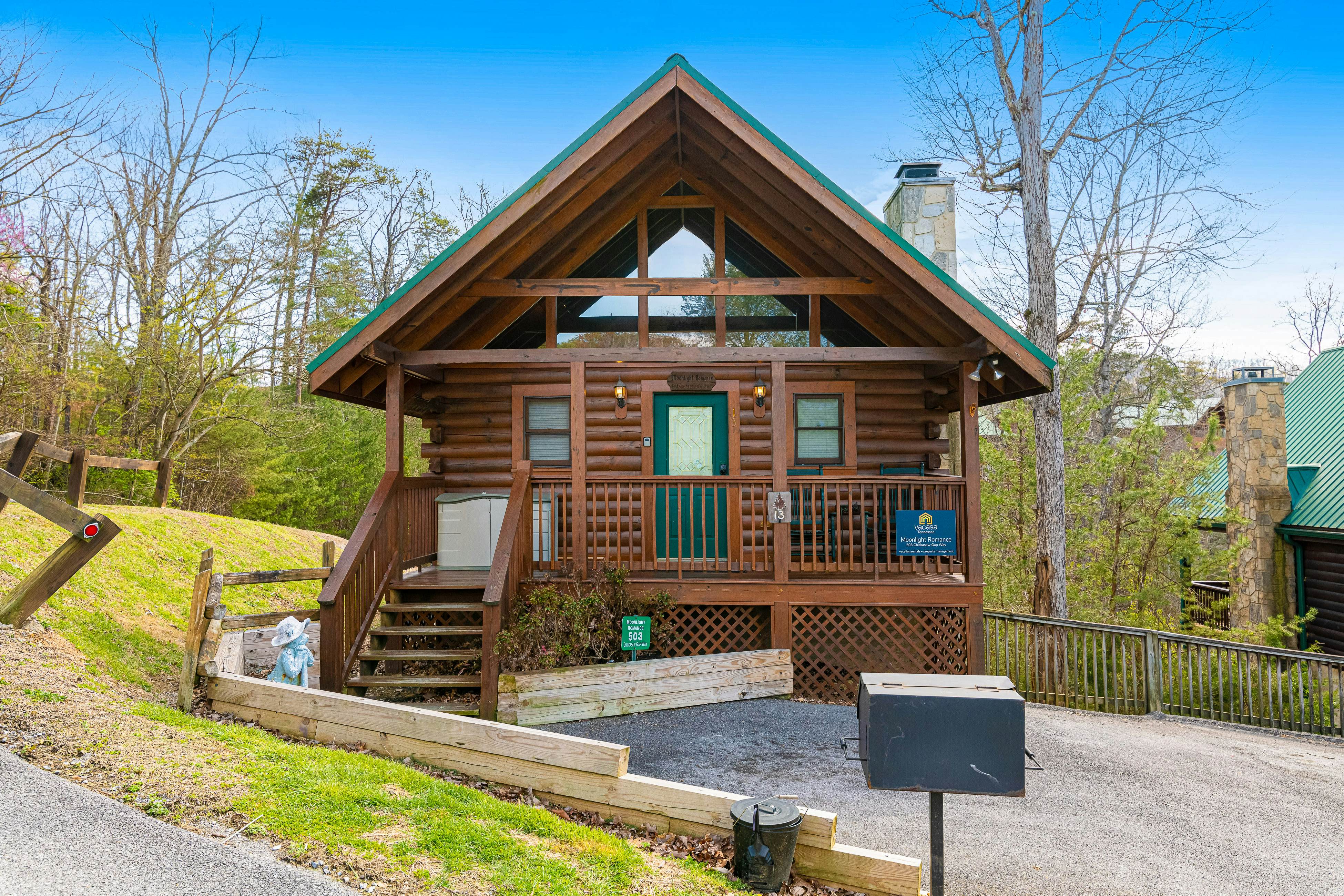 Dog-Friendly Cabin w/ Free Attraction Tickets & Hot Tub, Near National Park