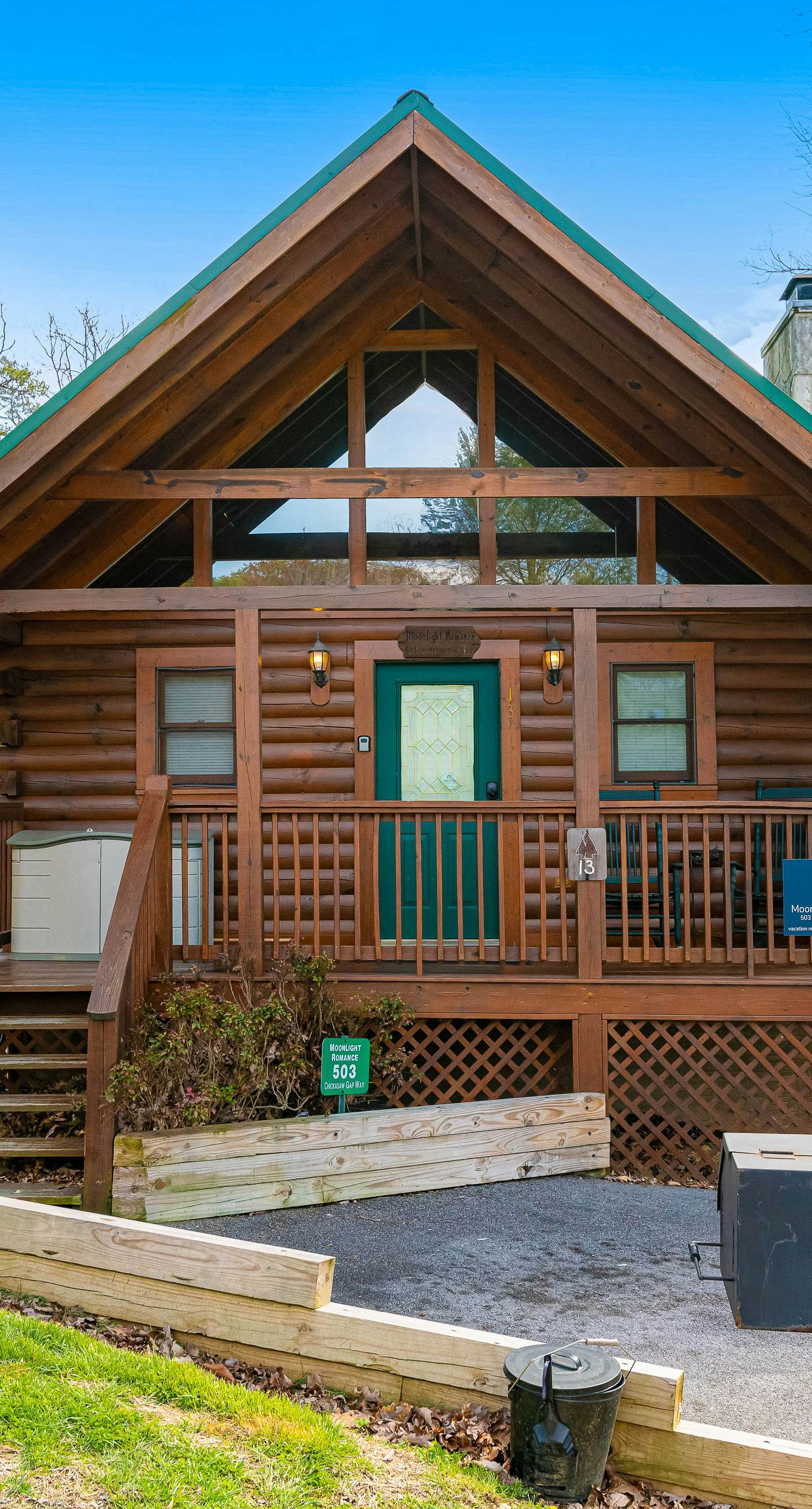 Dog Friendly Cabin, Sleeps 2, Hot Tub, Near Park