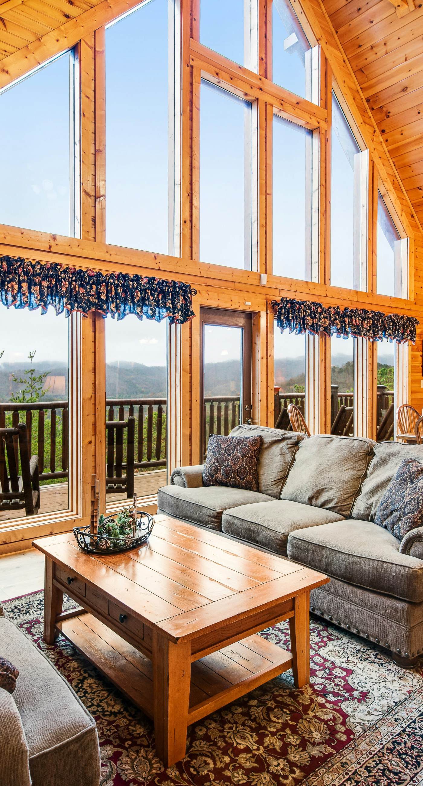 Grizzly Manor, Sleep 18, Amazing Mtn Views, Hot Tub