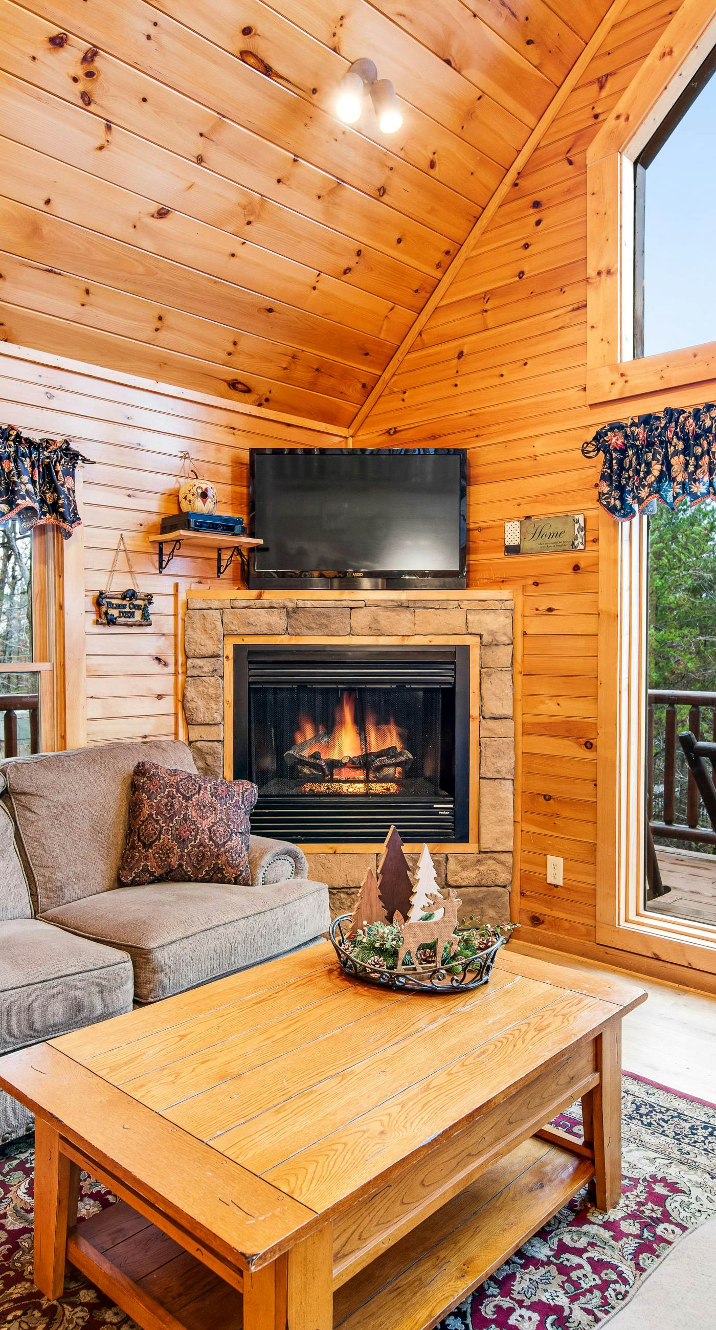 Grizzly Manor, Sleep 18, Amazing Mtn Views, Hot Tub