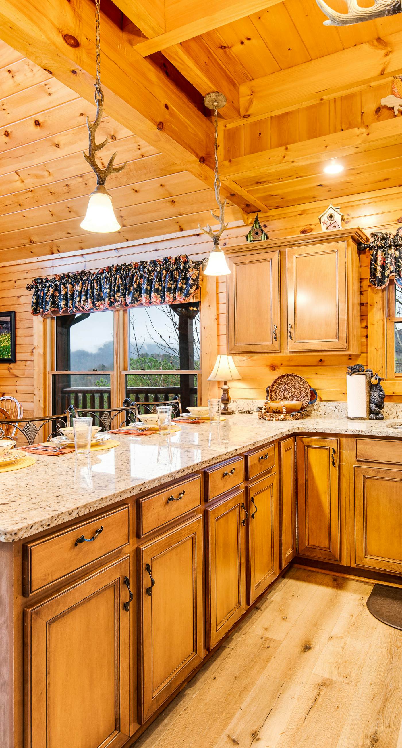 Grizzly Manor, Sleep 18, Amazing Mtn Views, Hot Tub