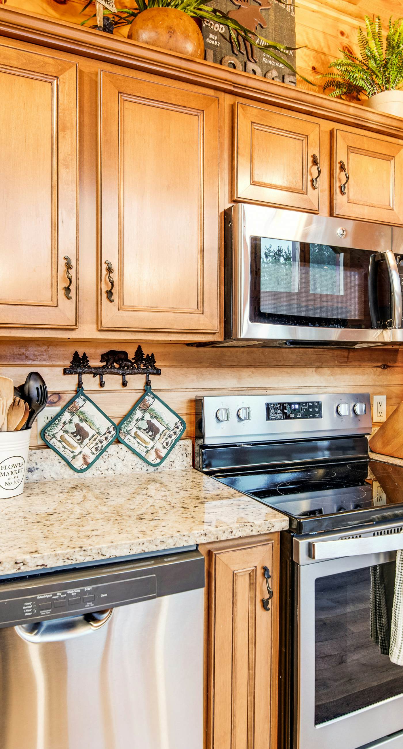 Grizzly Manor, Sleep 18, Amazing Mtn Views, Hot Tub