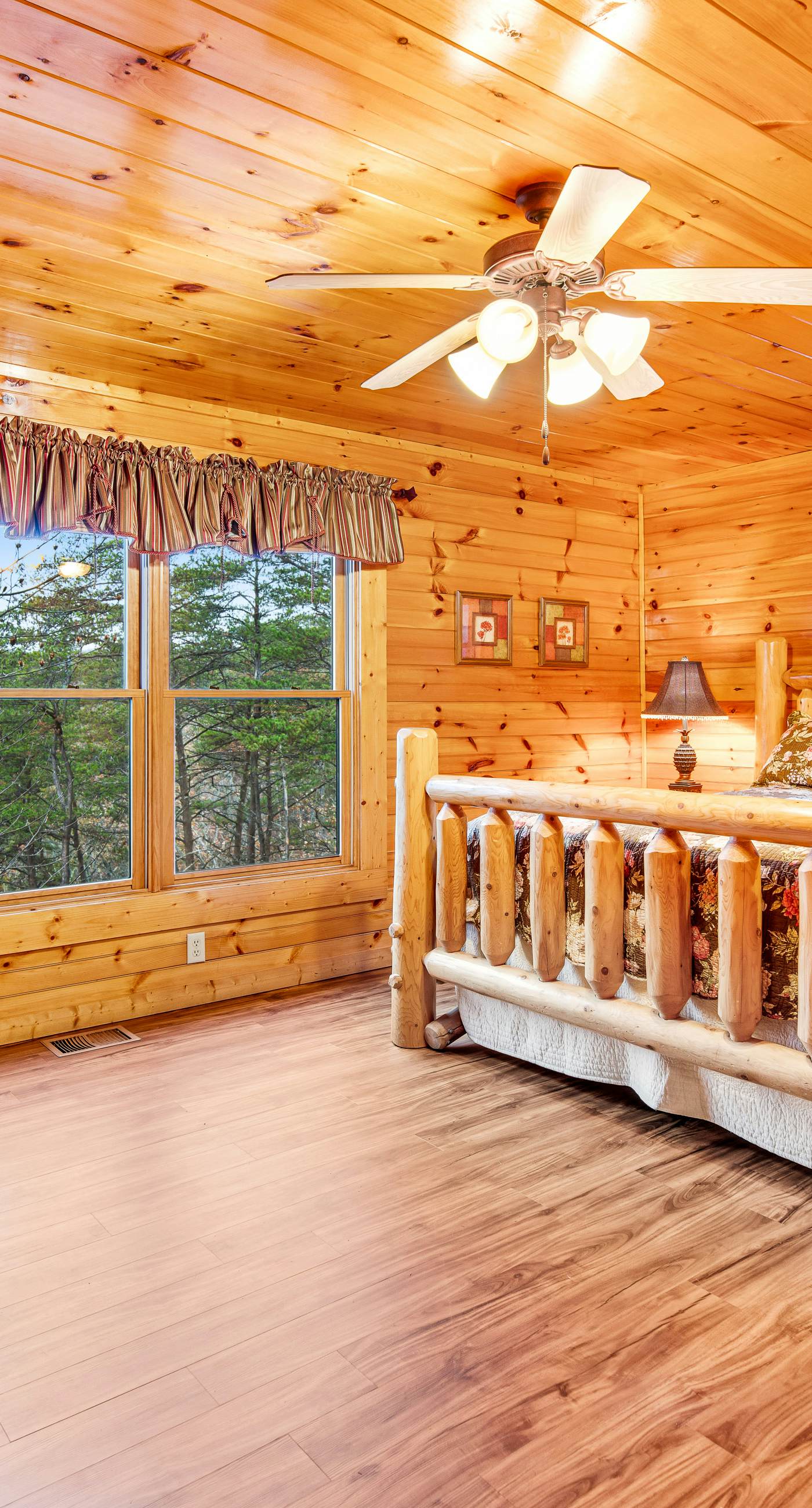 Grizzly Manor, Sleep 18, Amazing Mtn Views, Hot Tub