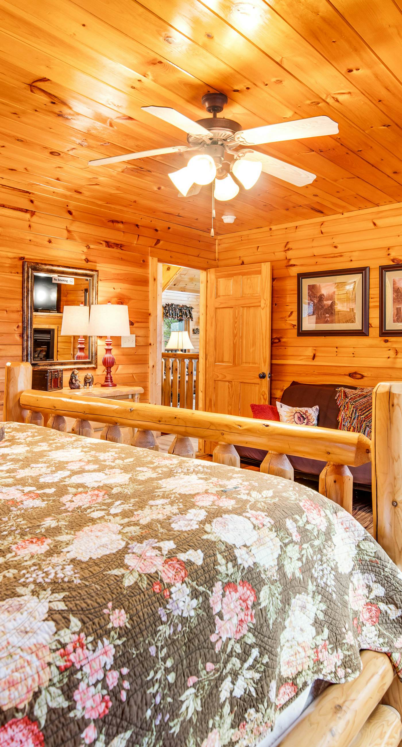 Grizzly Manor, Sleep 18, Amazing Mtn Views, Hot Tub