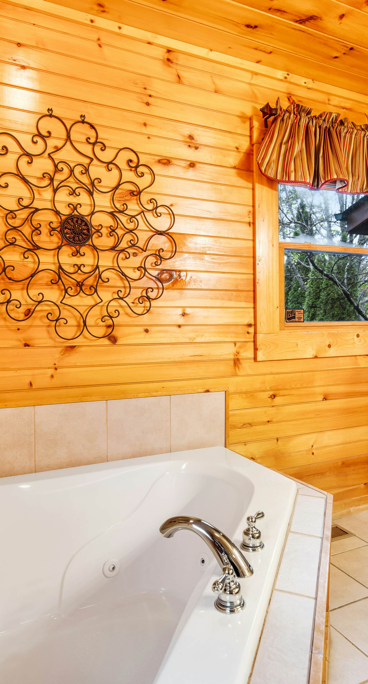 Grizzly Manor, Sleep 18, Amazing Mtn Views, Hot Tub