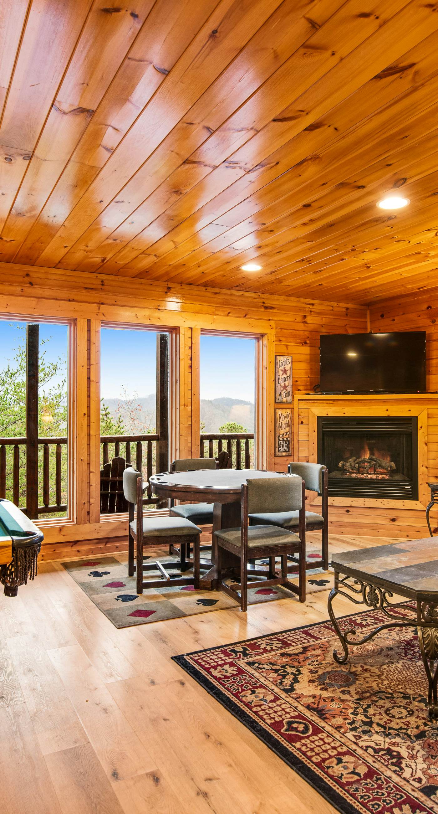 Grizzly Manor, Sleep 18, Amazing Mtn Views, Hot Tub