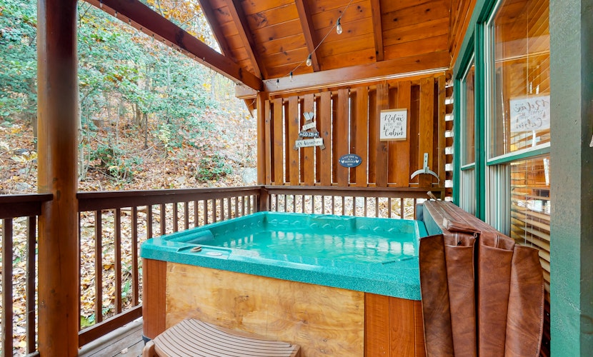 Dog Friendly Cabin, Sleeps 6・Hot Tub・3Min Parkway