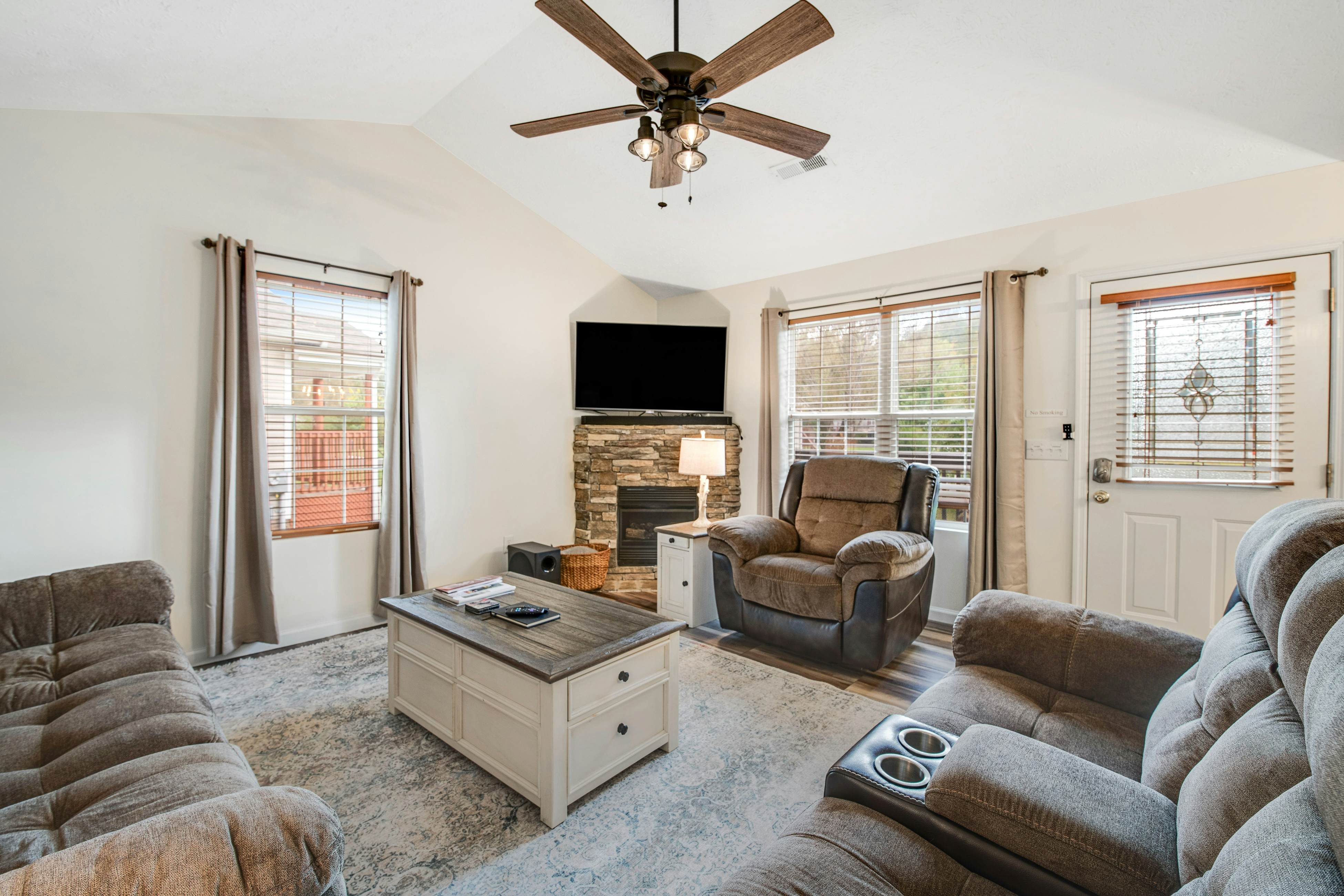 Dog Welcome Cottage Near Smokies, Sleeps 4・Firepit