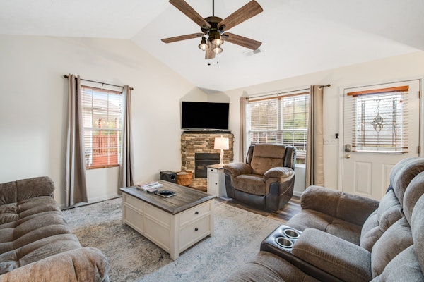 Dog Welcome Cottage Near Smokies, Sleeps 4・Firepit