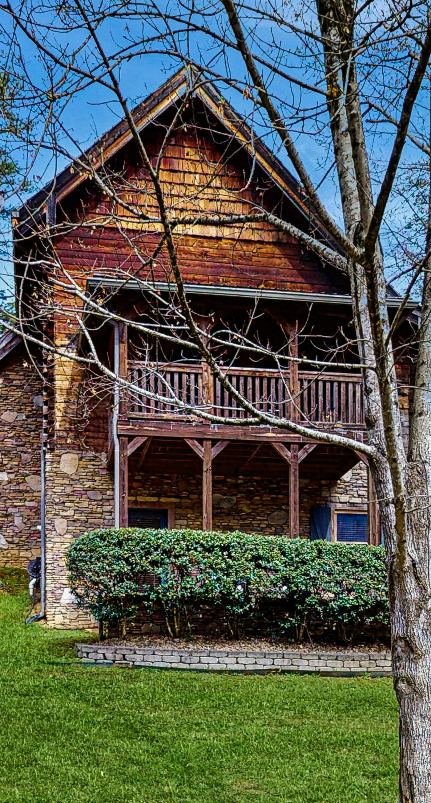 Beautiful Cabin, Sleeps 9, Hot Tub, Picnic Area