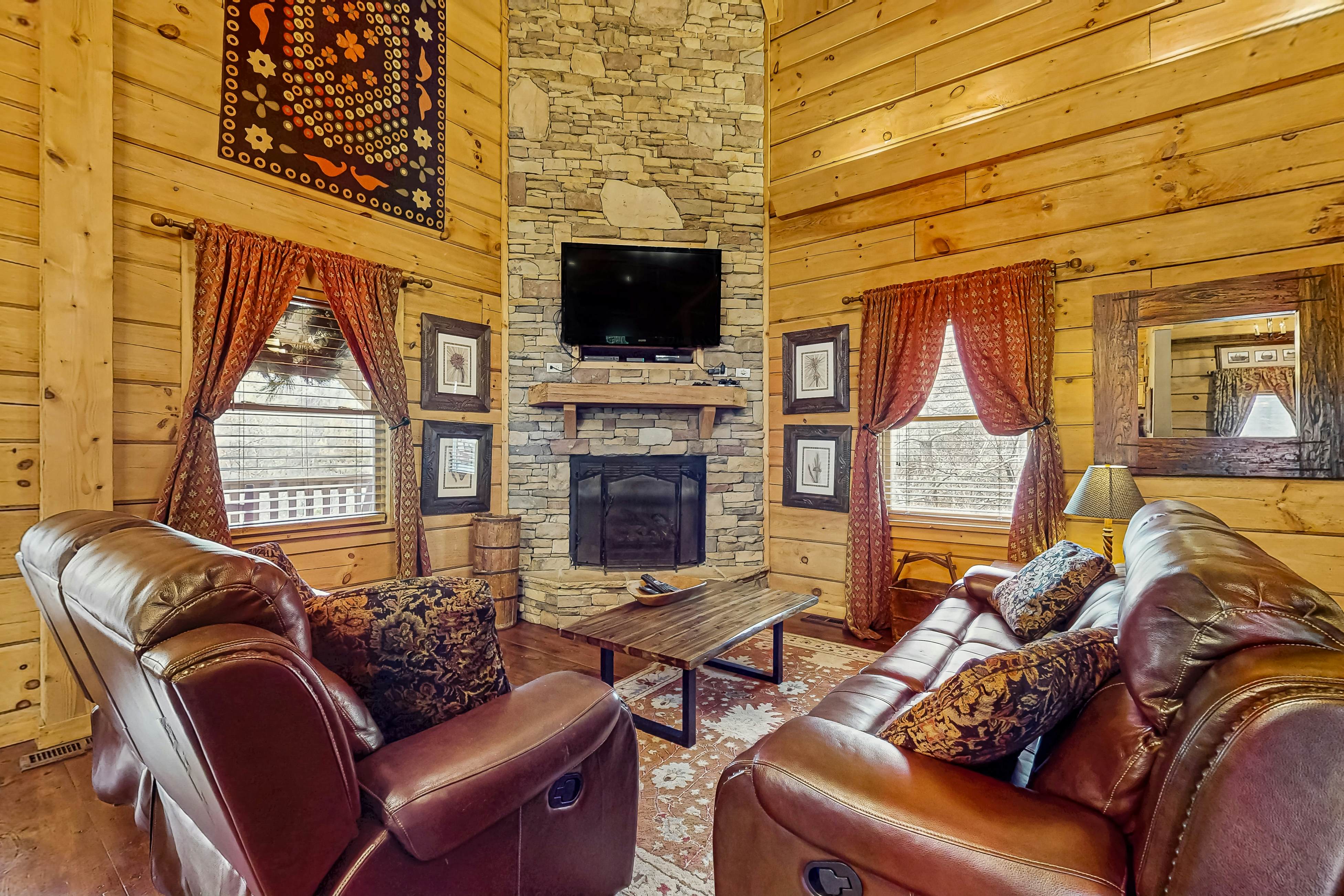 Beautiful Cabin, Sleeps 9・Hot Tub・Picnic Area