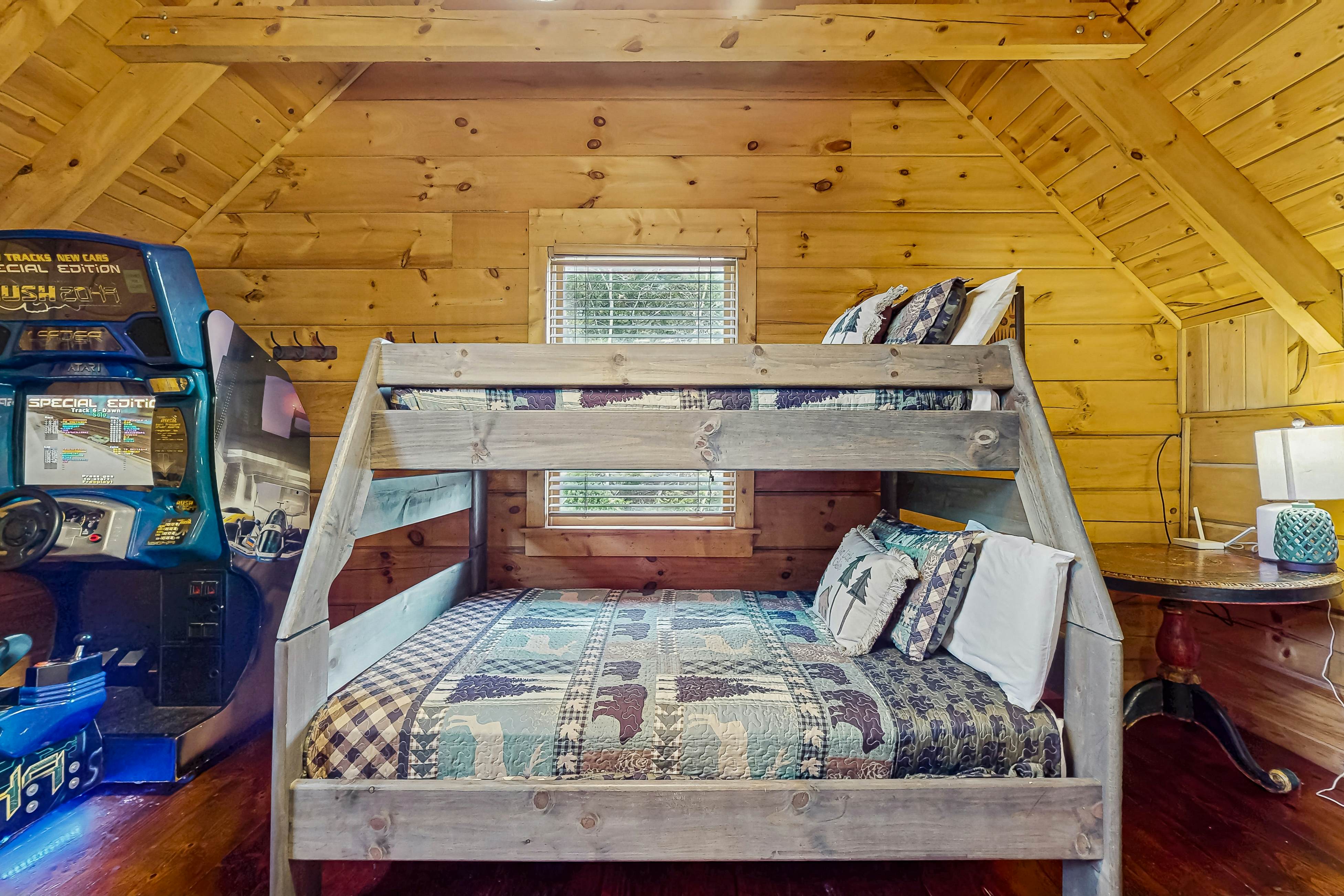 Beautiful Cabin, Sleeps 9・Hot Tub・Picnic Area