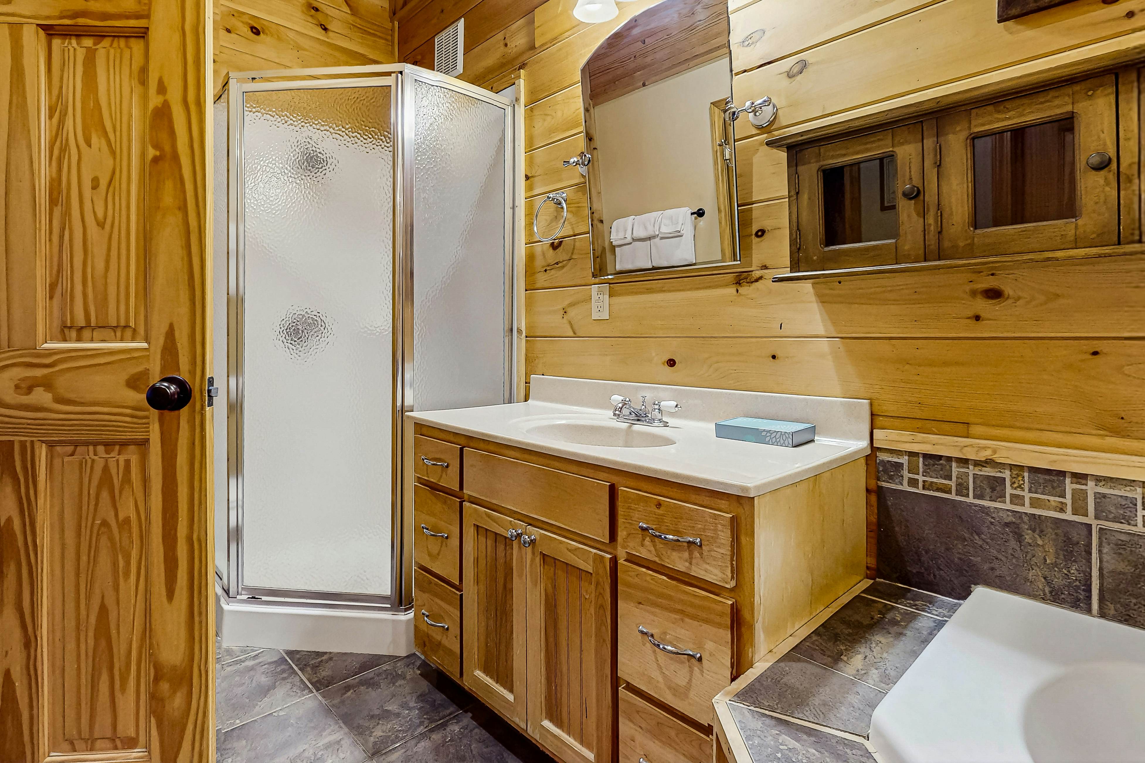 Beautiful Cabin, Sleeps 9・Hot Tub・Picnic Area