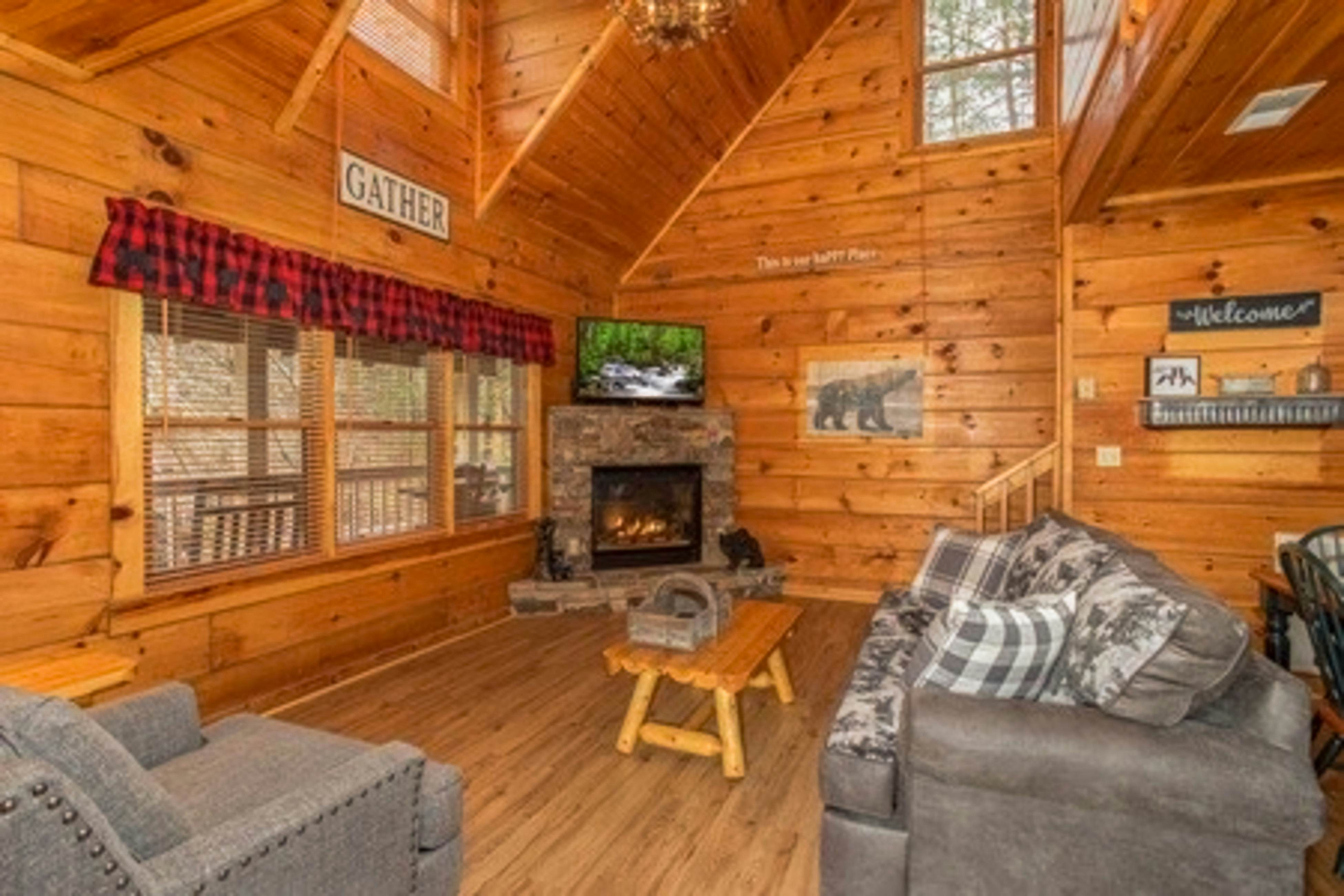 Romantic cabin getaway w/ hot tub, screened porch & Free Attraction Tickets