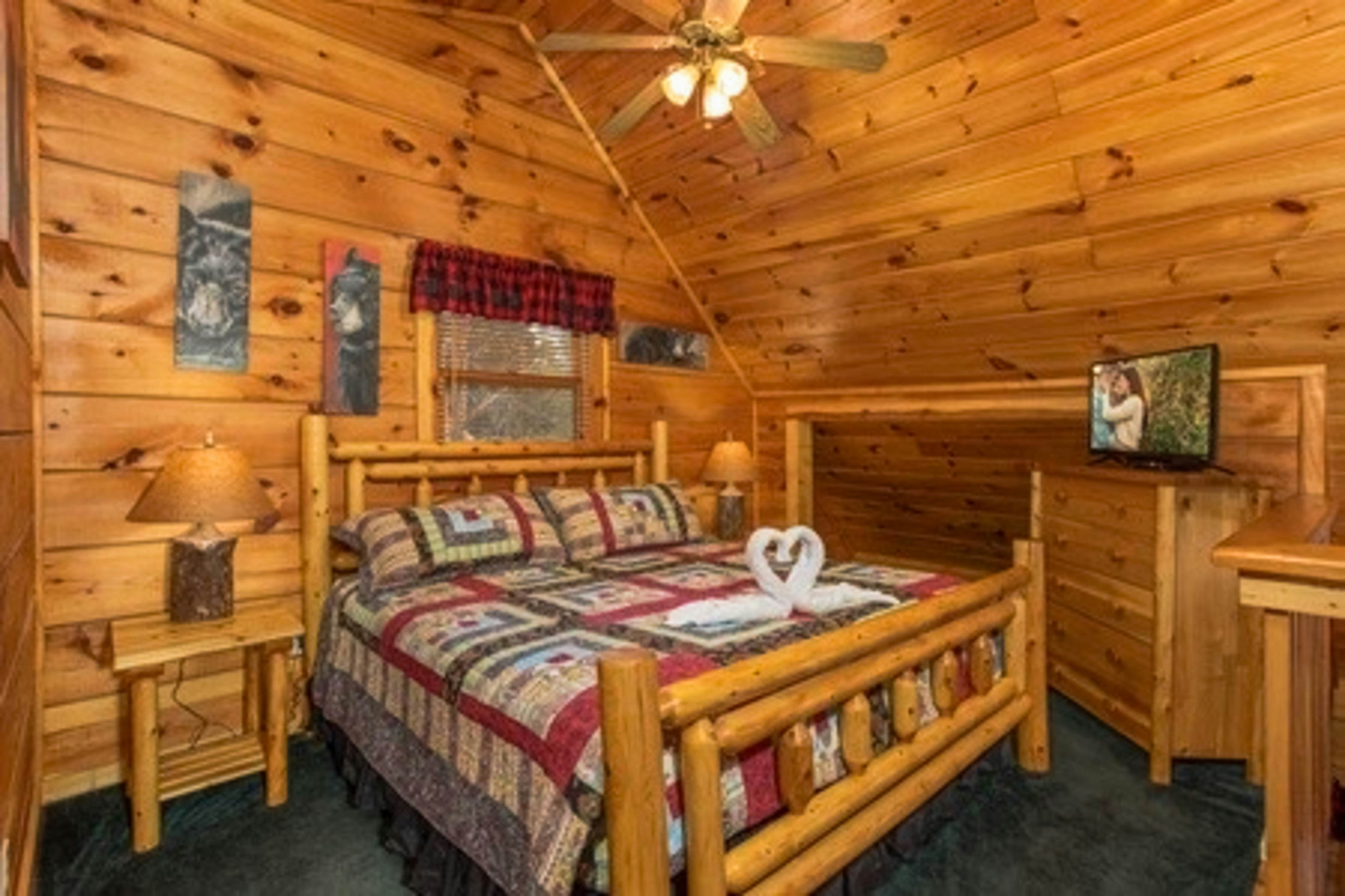 Romantic cabin getaway w/ hot tub, screened porch & Free Attraction Tickets