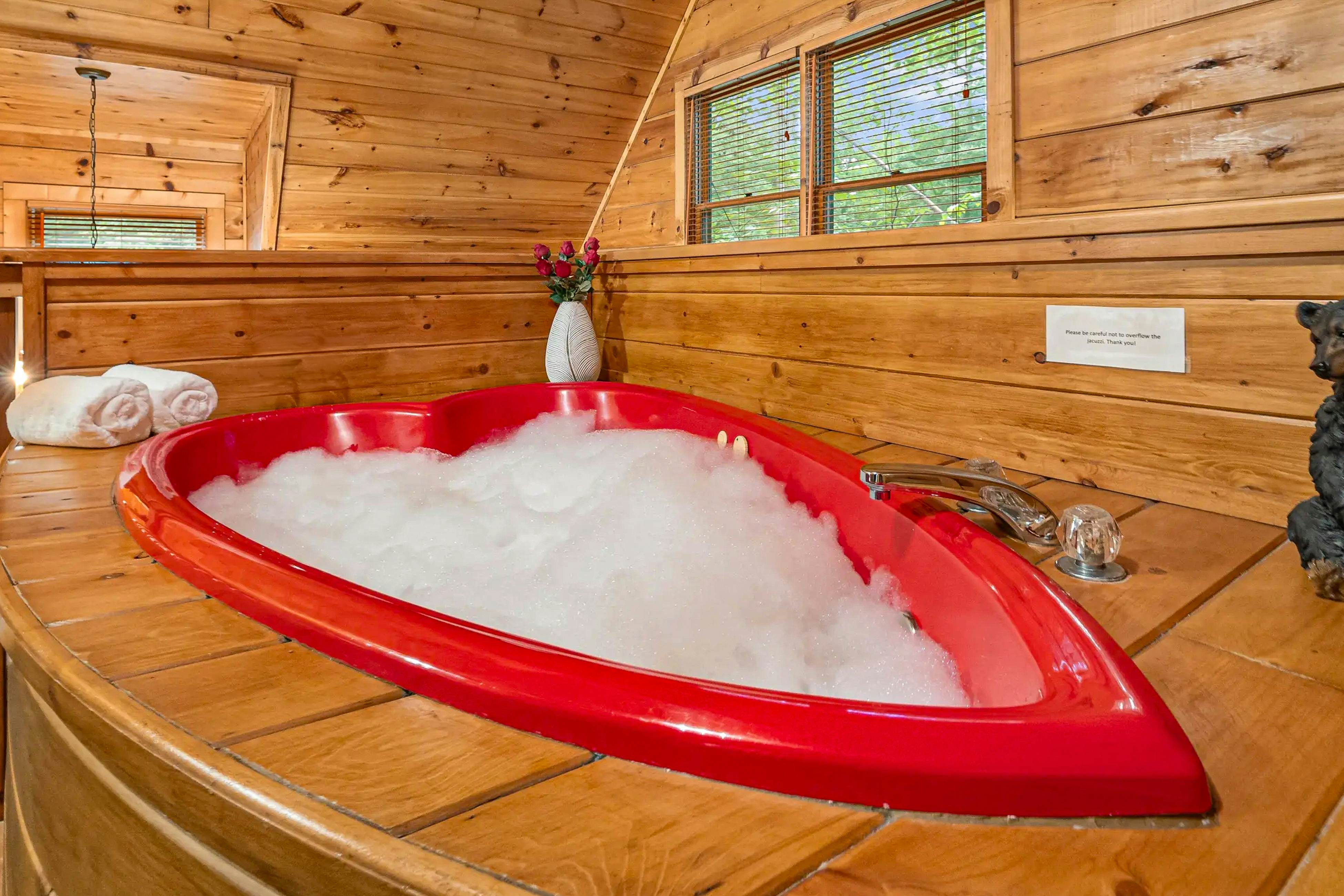 Romantic cabin getaway w/ hot tub, screened porch & Free Attraction Tickets