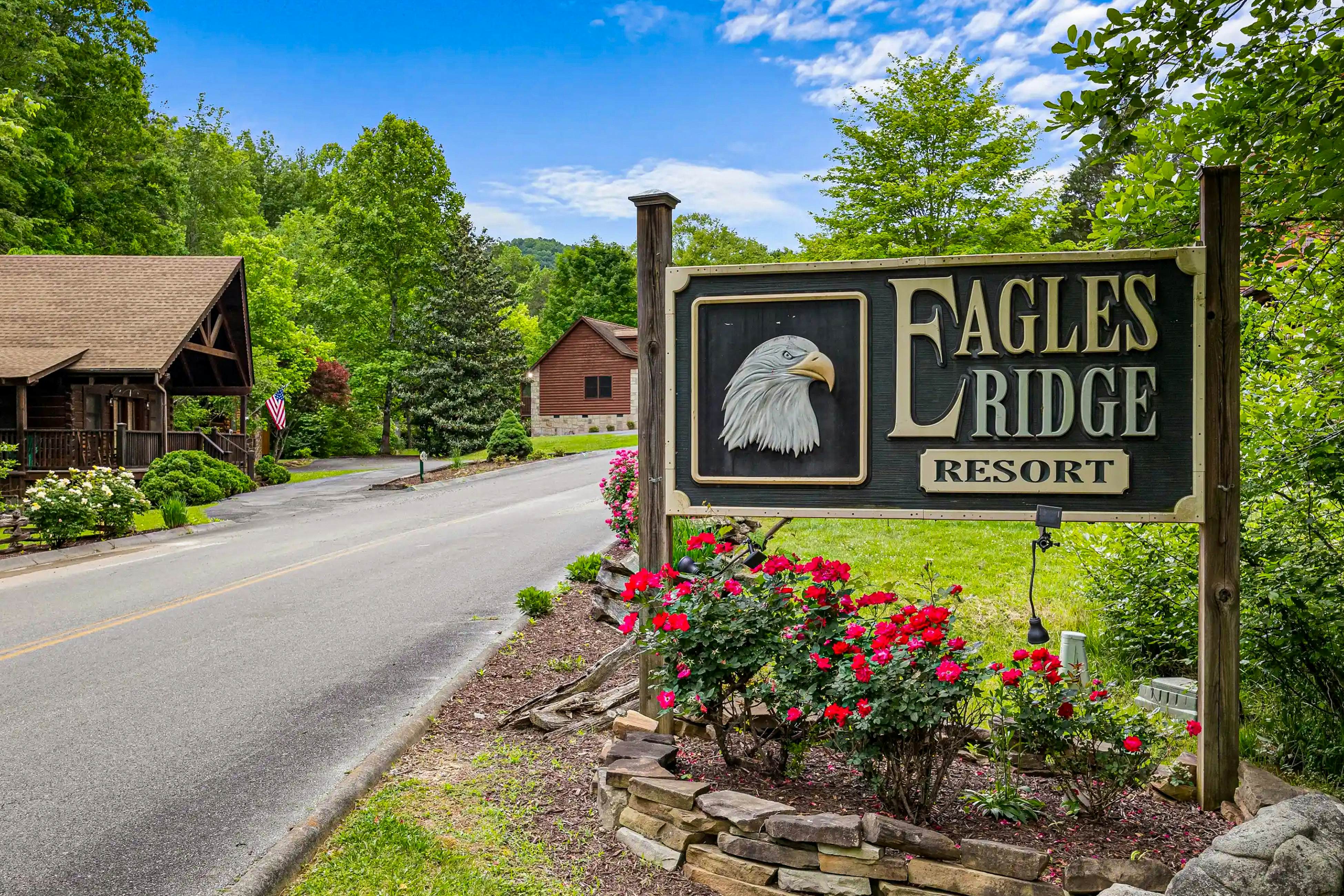 Romantic cabin getaway w/ hot tub, screened porch & Free Attraction Tickets