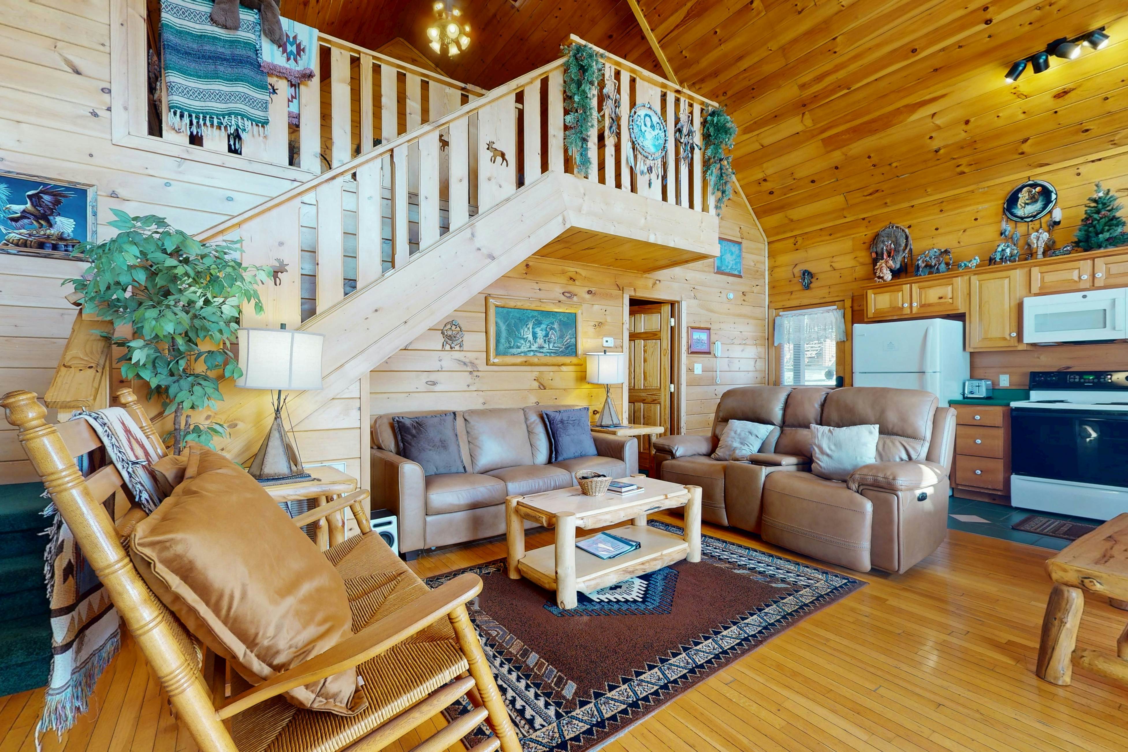 Dog-Friendly Getaway w/Hot Tub & Amazing Mountain Views -Free Attraction Tickets